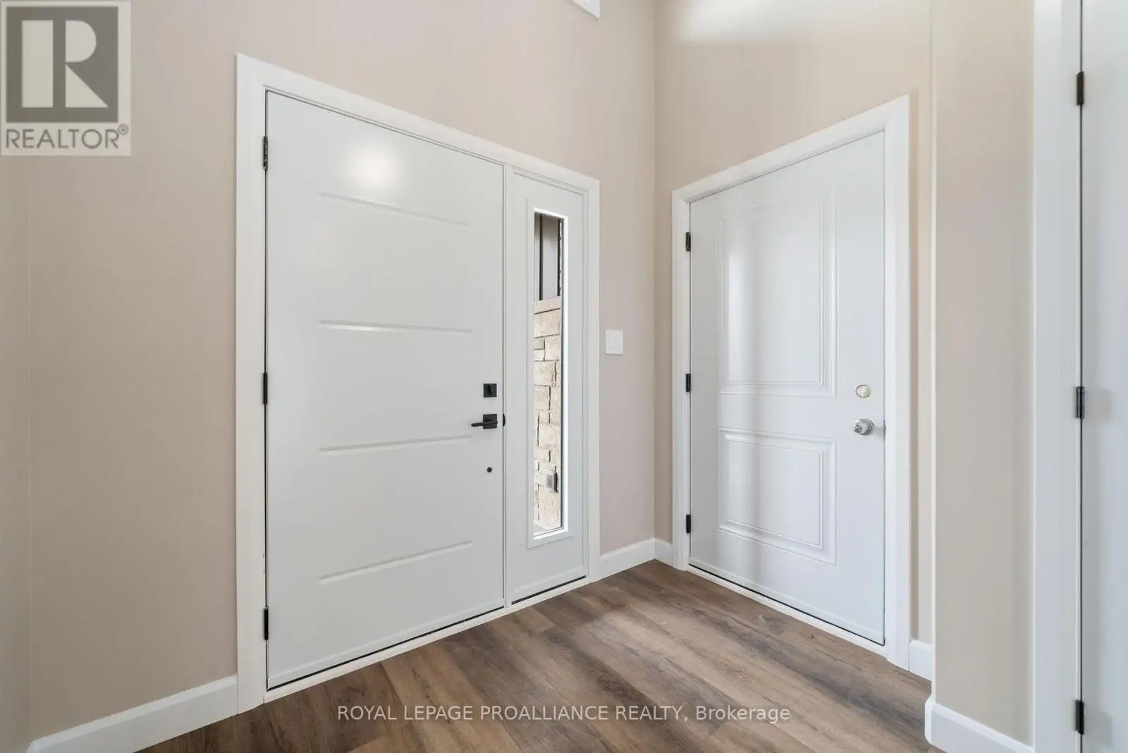 60 Hastings Park Drive, Belleville, Ontario  K8P 0H7 - Photo 3 - X12126142