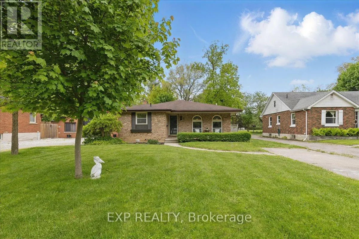 11 Glenwood Drive, Brantford, Ontario  N3S 3E9 - Photo 1 - X12173844