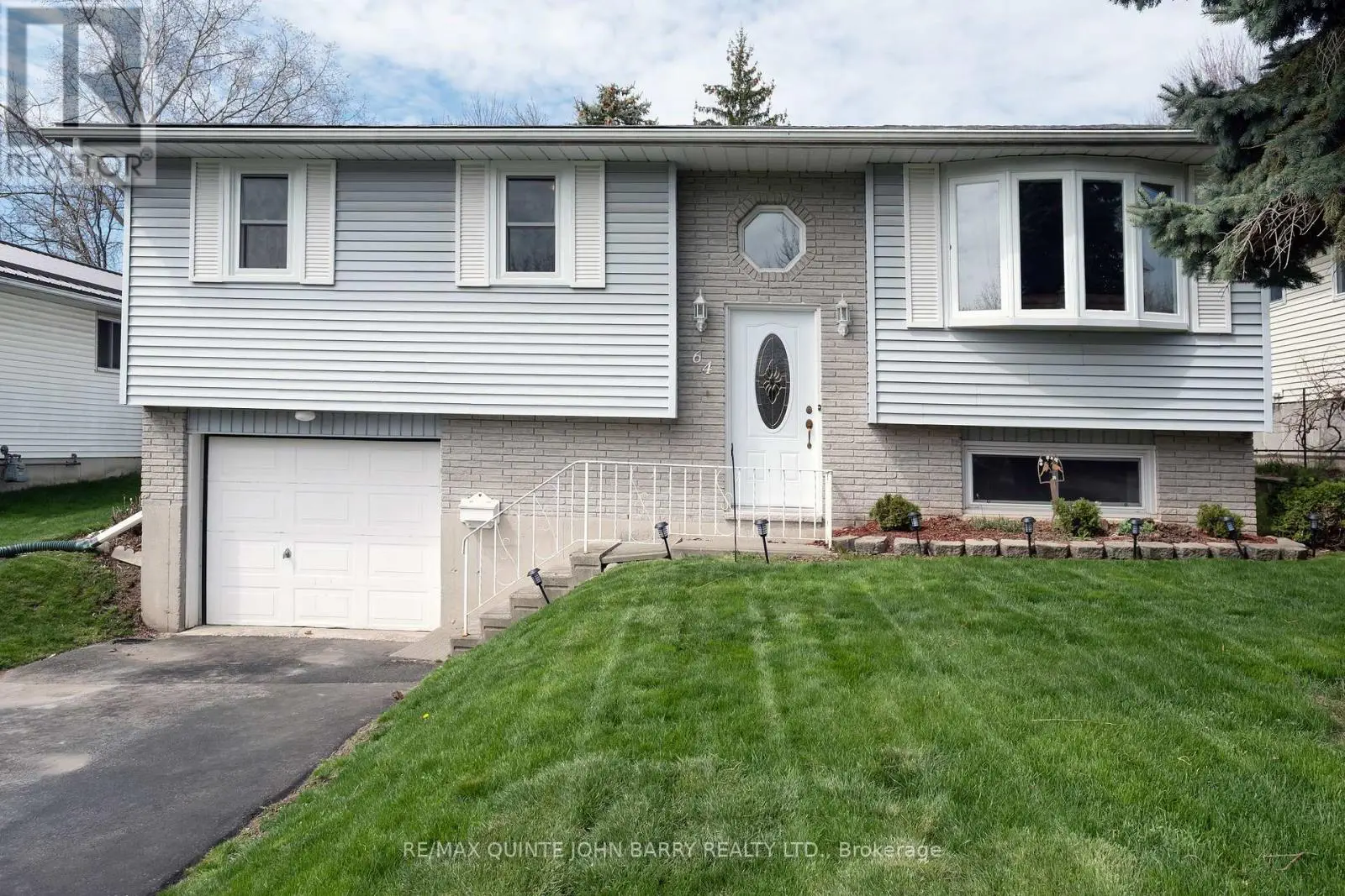 64 Ireland Drive, Quinte West, Ontario  K8V 5X3 - Photo 3 - X12112790