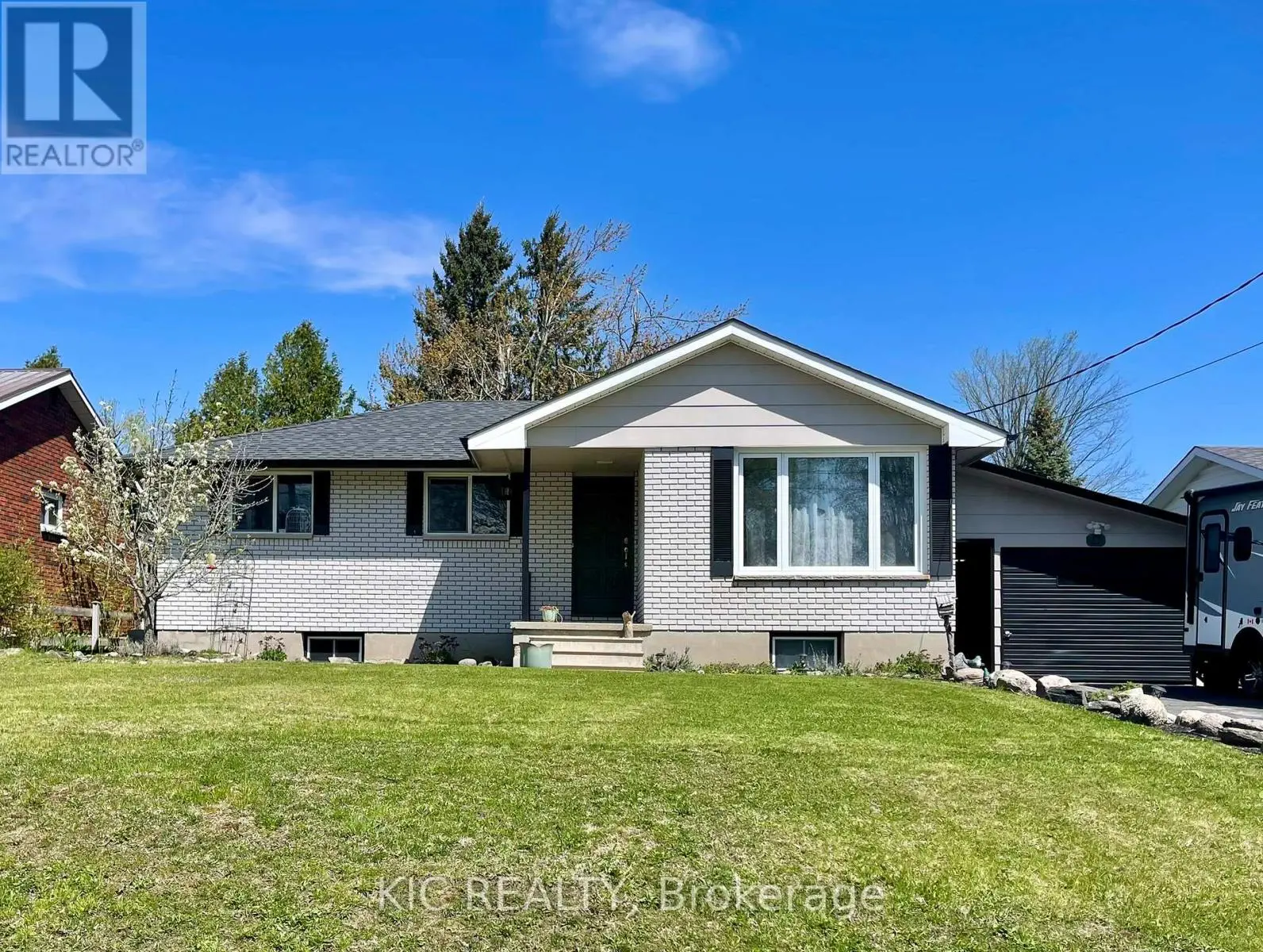 11 Mclean Avenue, Havelock-Belmont-Methuen, Ontario  K0L 1Z0 - Photo 3 - X12140140