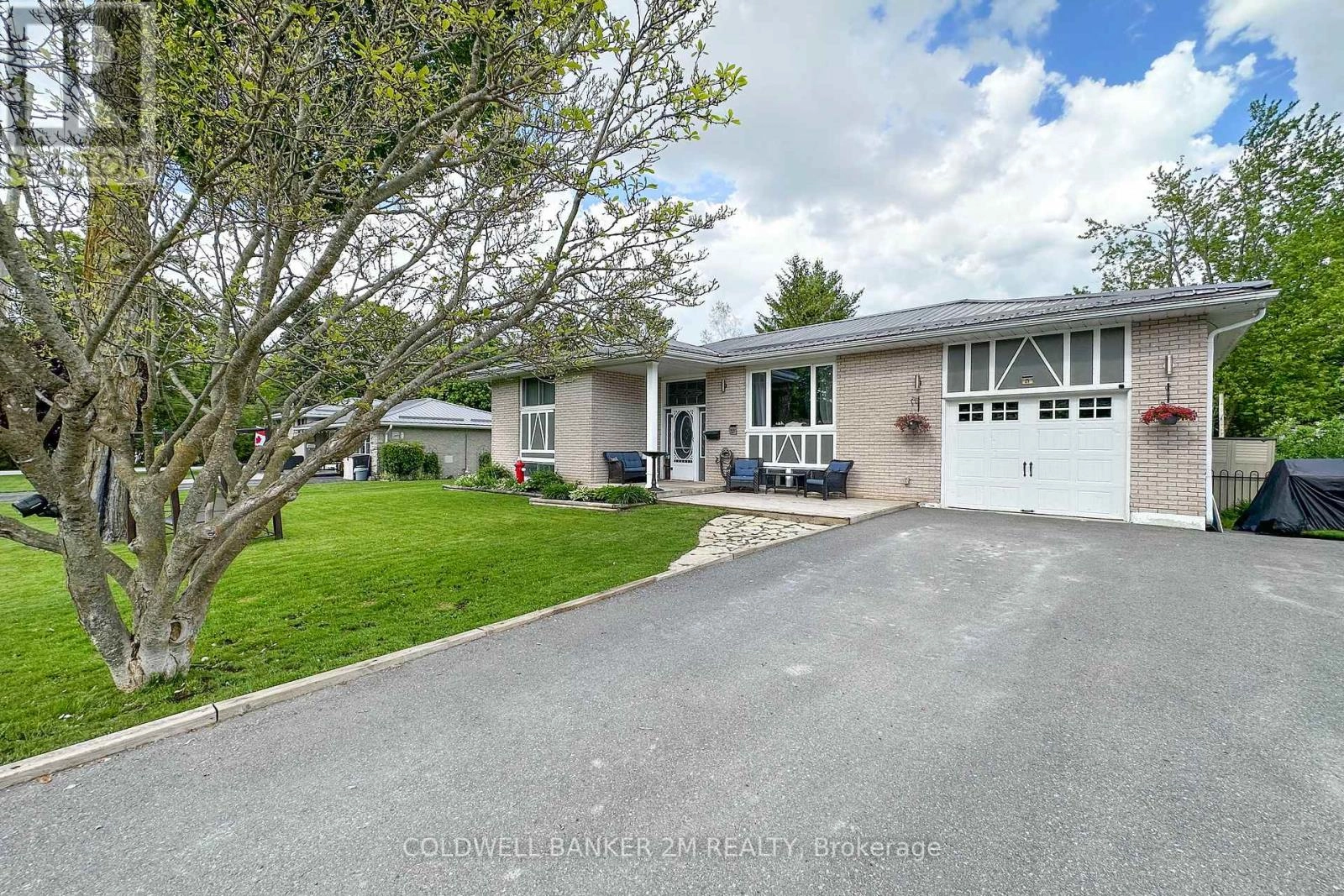 27 Anne Street, Cavan Monaghan, Ontario  L0A 1G0 - Photo 2 - X12175028