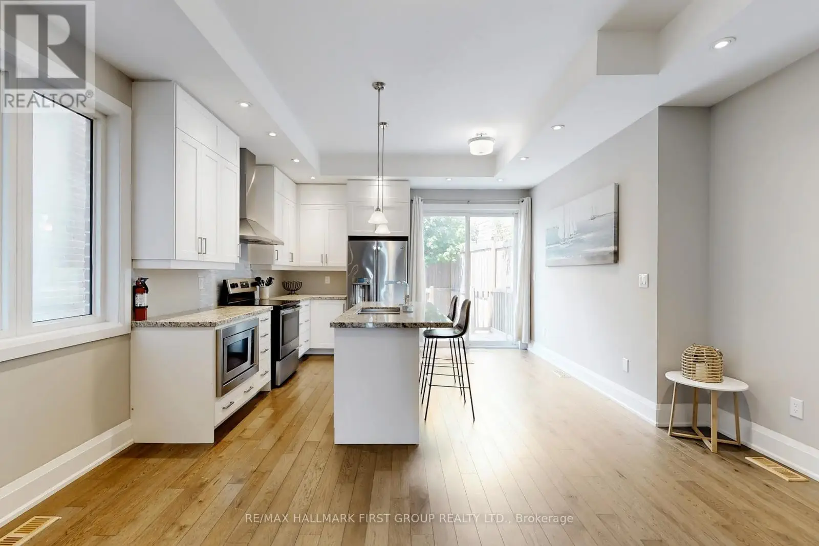 2 Helen Avenue, Toronto, Ontario  M6N 2B4 - Photo 2 - W12175321