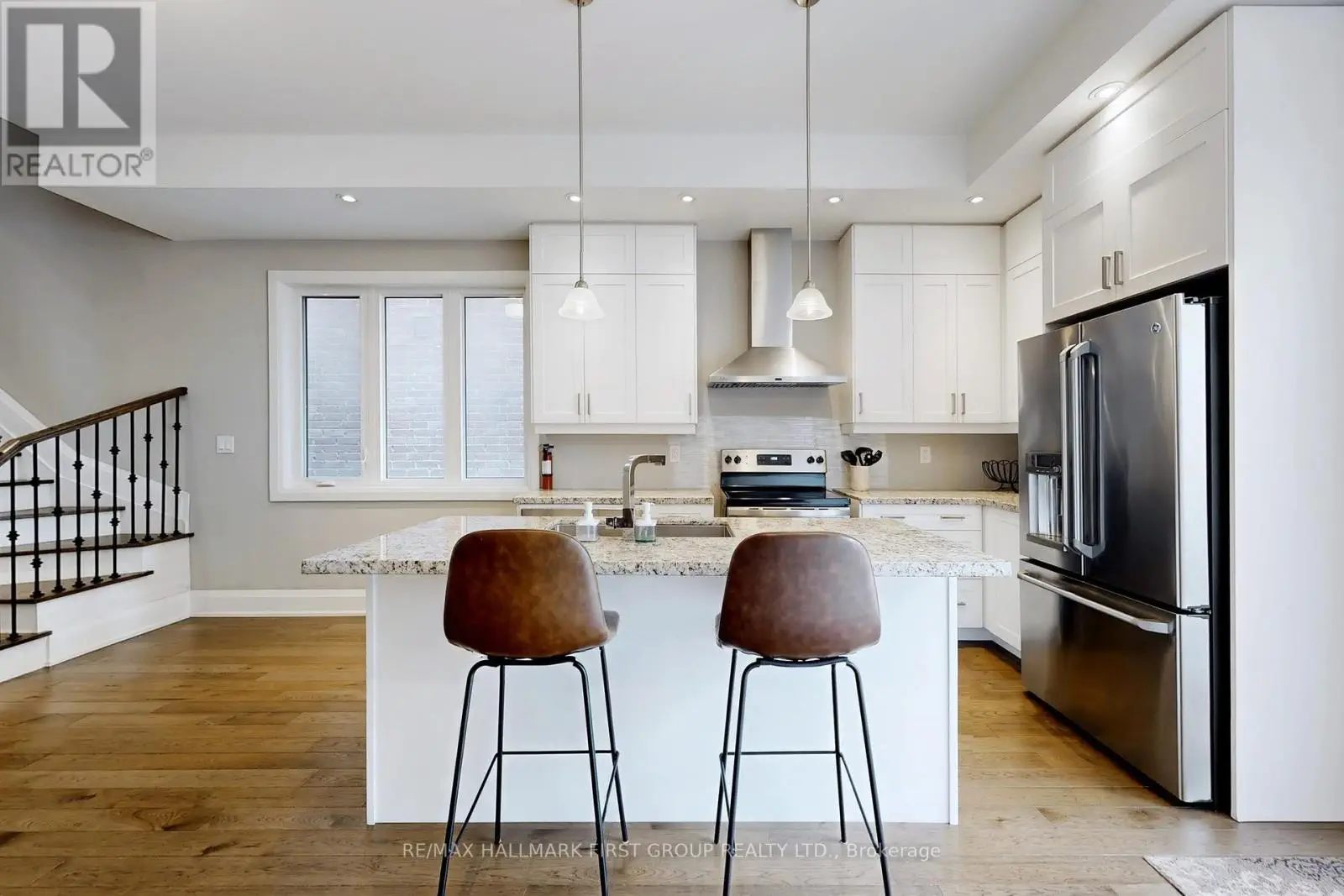 2 Helen Avenue, Toronto, Ontario  M6N 2B4 - Photo 3 - W12175321