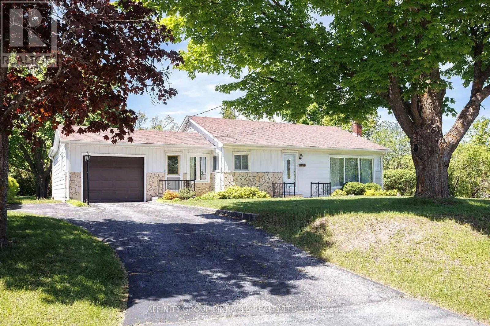 121 Clifton Street, Kawartha Lakes, Ontario  K0M 1N0 - Photo 1 - X12175422