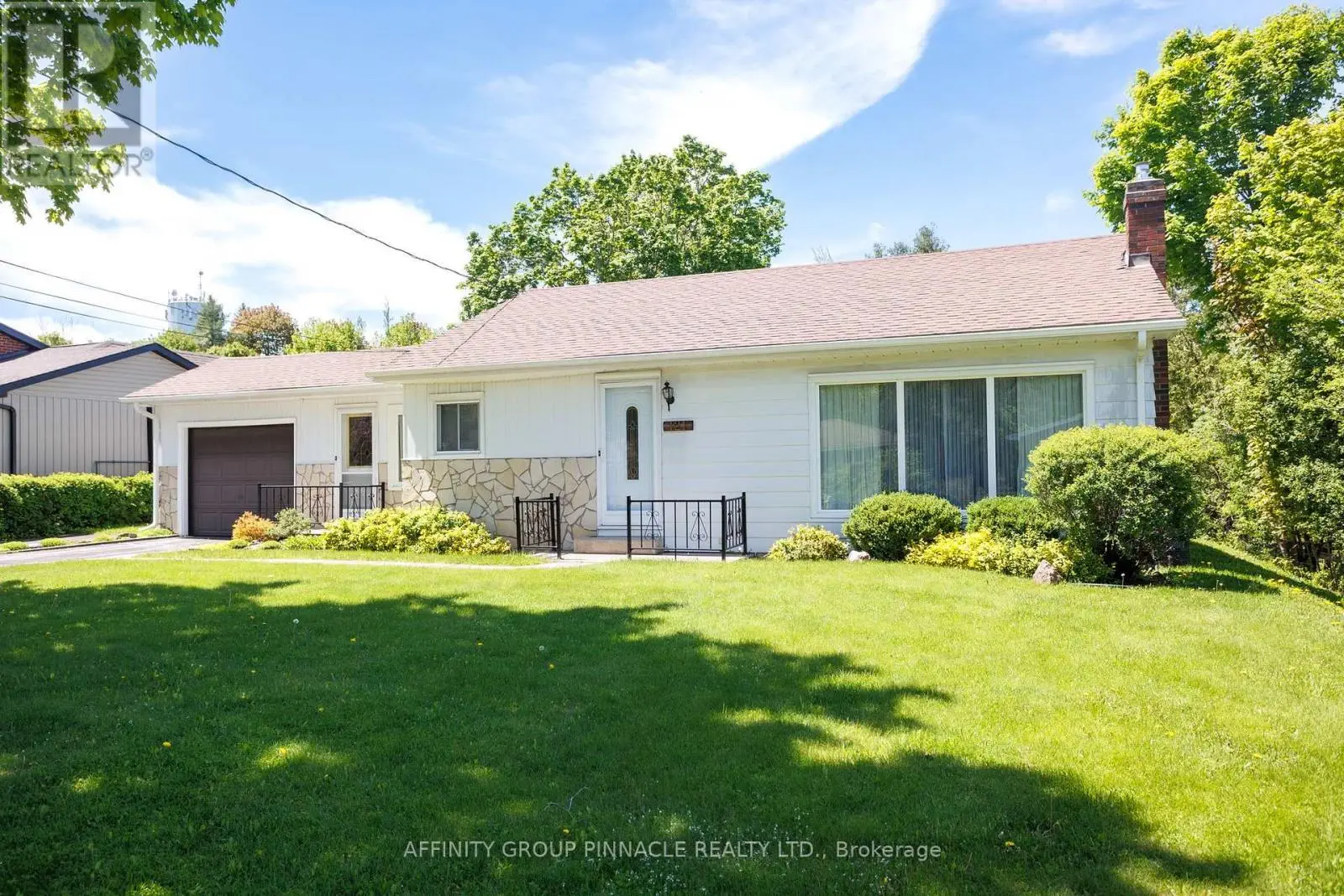 121 Clifton Street, Kawartha Lakes, Ontario  K0M 1N0 - Photo 3 - X12175422