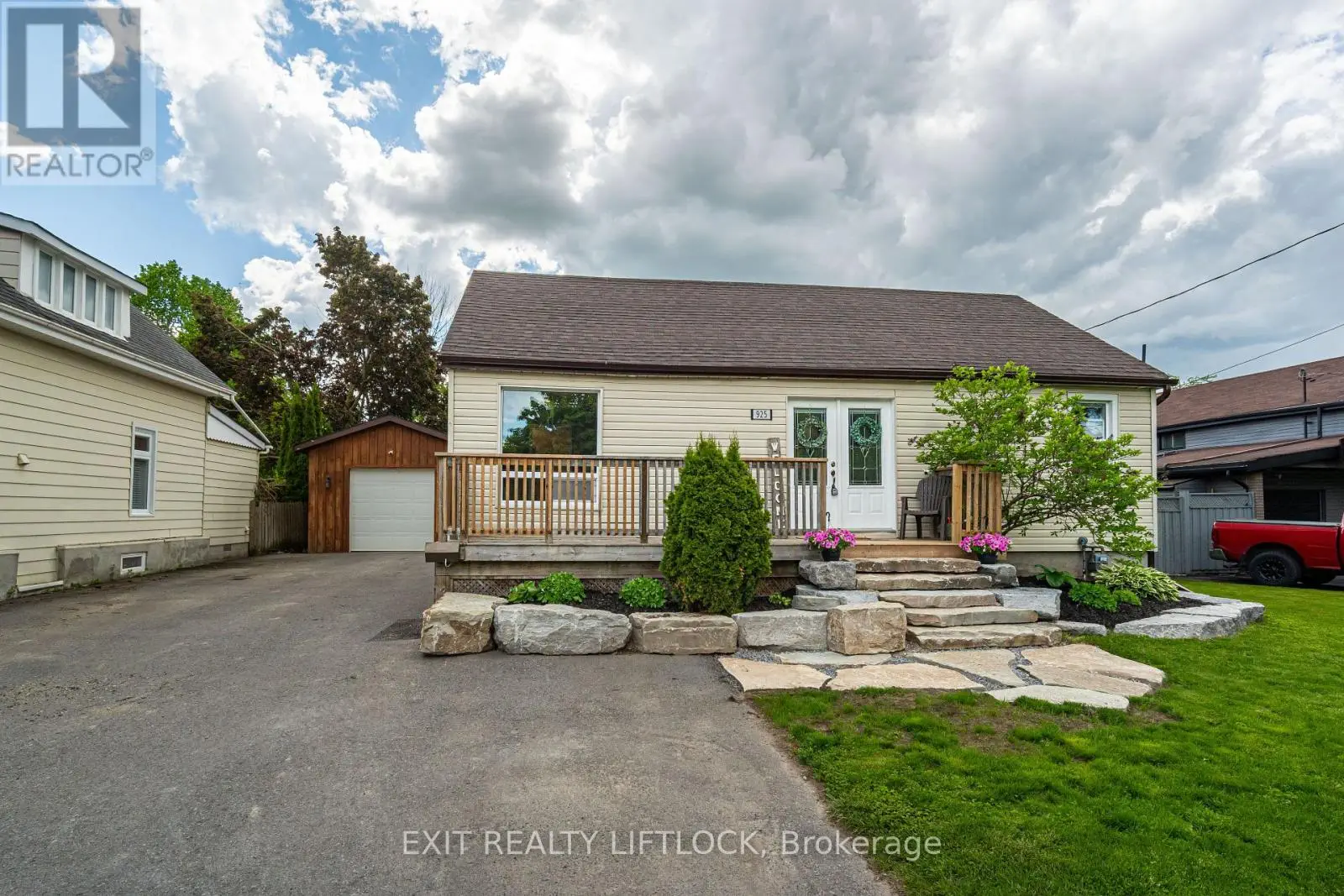 925 Ford Street, Peterborough Central, Ontario  K9J 5V2 - Photo 1 - X12175625
