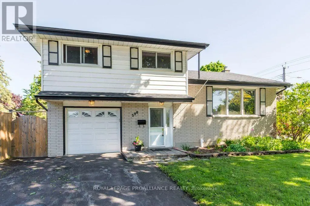 590 Victoria Avenue, Belleville, Ontario  K8N 2G9 - Photo 1 - X12175736