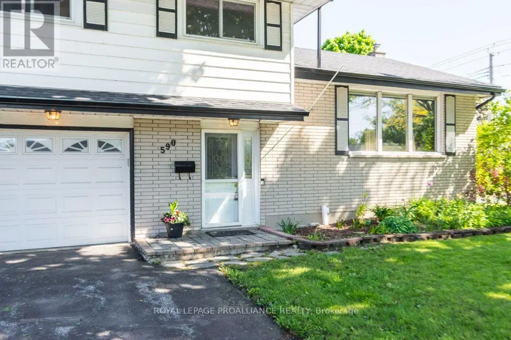 590 Victoria Avenue, Belleville, Ontario  K8N 2G9 - Photo 2 - X12175736