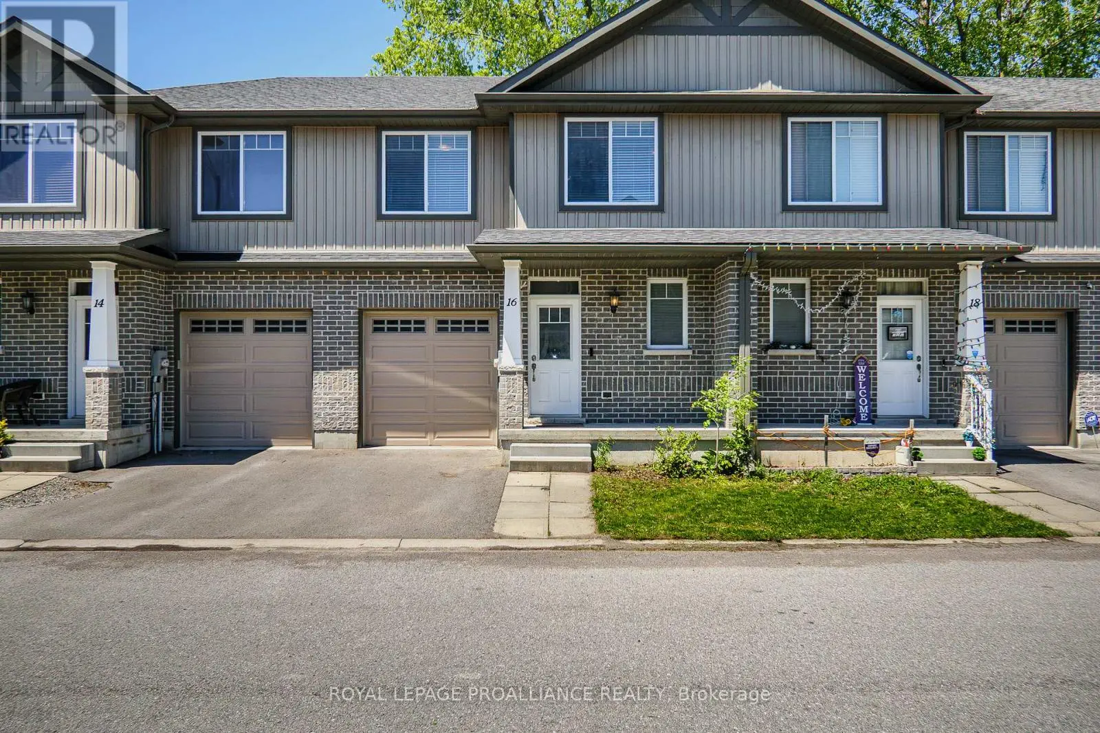 16 Nottingham Court, Quinte West, Ontario  K8V 0E7 - Photo 1 - X12176074