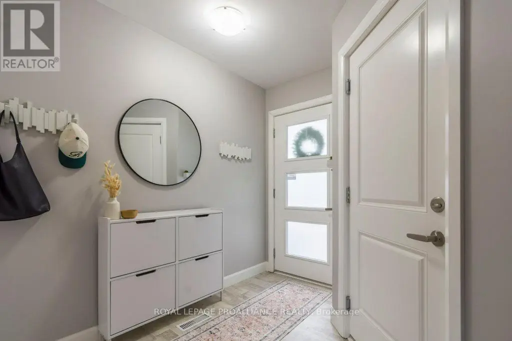 42 Dewal Place, Belleville, Ontario  K8P 0E5 - Photo 3 - X12032042