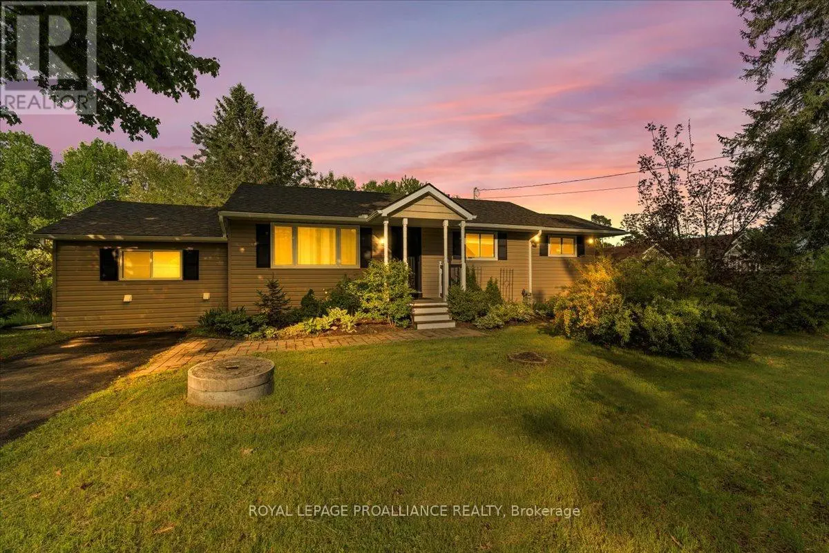 29 Helyer Road, Quinte West, Ontario  K8V 5P4 - Photo 1 - X12176539