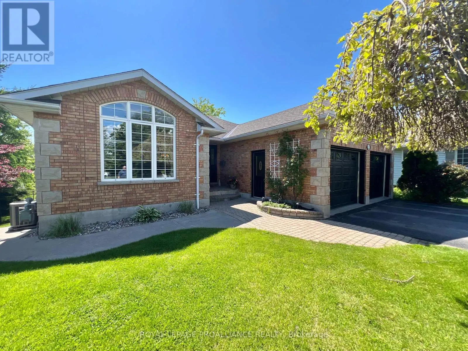 21 Benson Court, Belleville, Ontario  K8P 5J4 - Photo 2 - X12176723