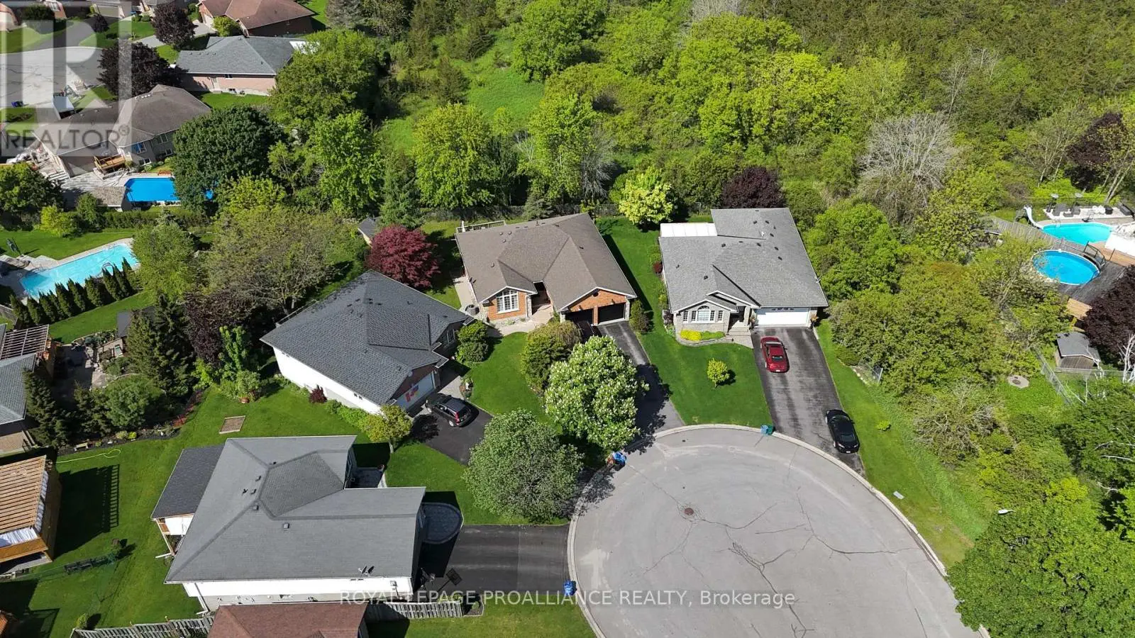 21 Benson Court, Belleville, Ontario  K8P 5J4 - Photo 3 - X12176723