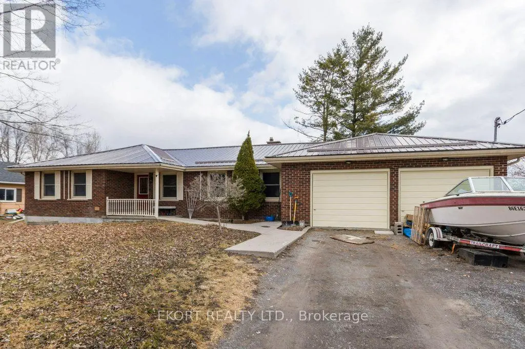 618 Ashley Street, Belleville, Ontario  K0K 2B0 - Photo 2 - X12176892