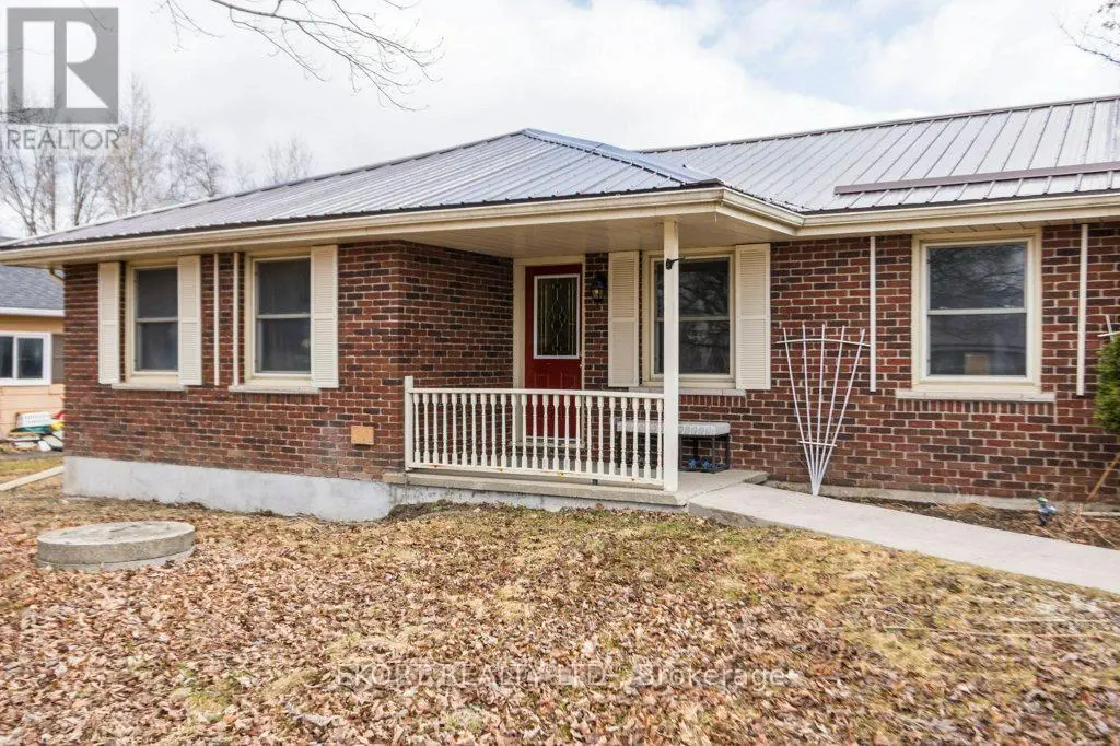 618 Ashley Street, Belleville, Ontario  K0K 2B0 - Photo 3 - X12176892