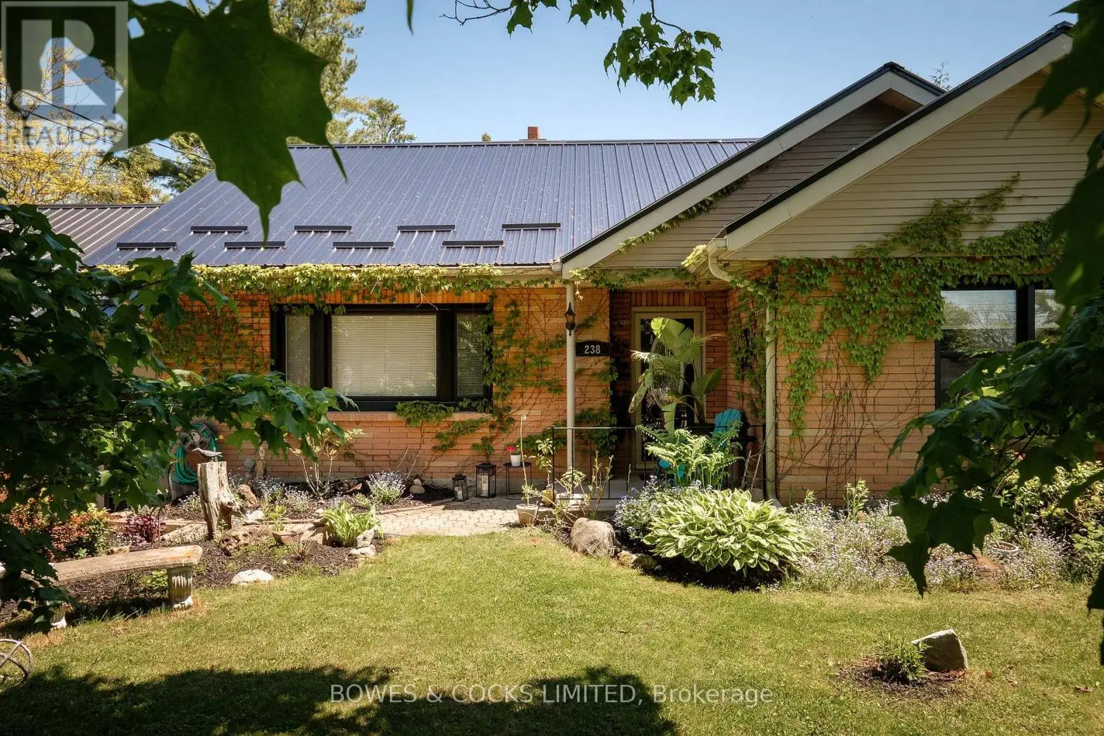 238 Rogers Street, Peterborough East, Ontario  K9H 1W3 - Photo 3 - X12177148