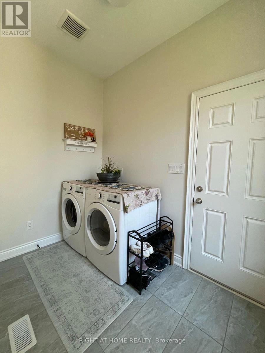 292 Noftall Gardens, Peterborough, Ontario  K9H 0G4 - Photo 3 - X12177344