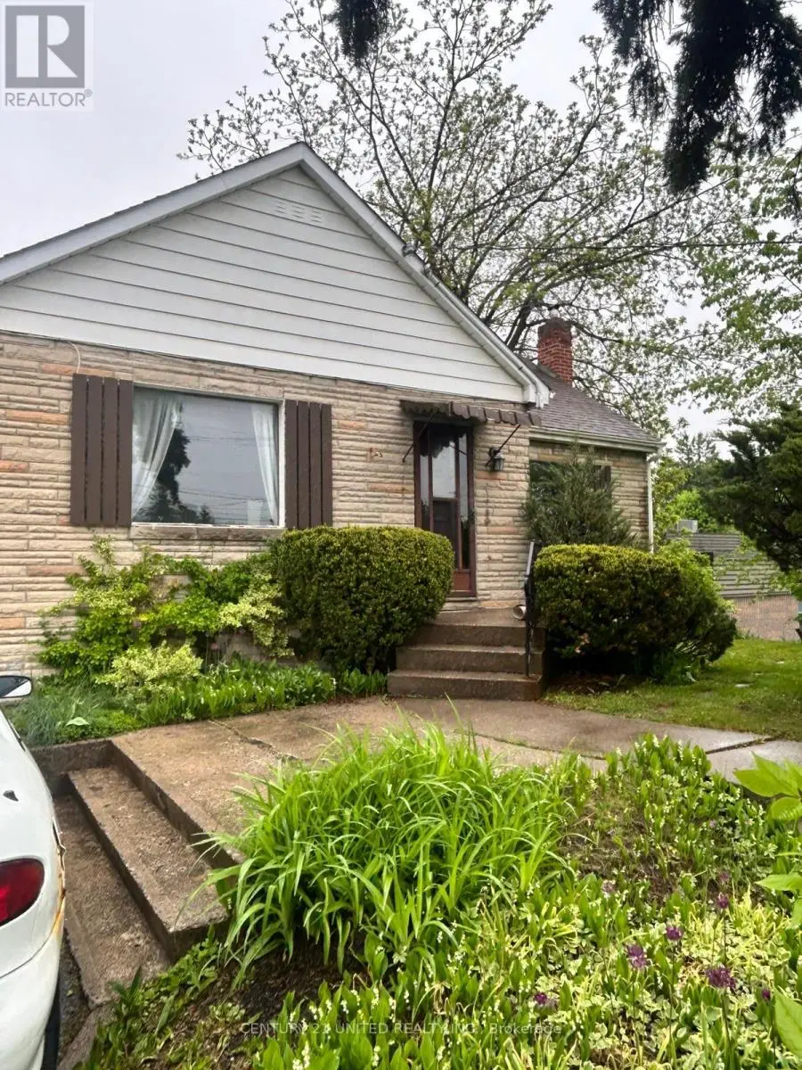 874 Chemong Road, Peterborough North, Ontario  K9H 5Z8 - Photo 1 - X12177904