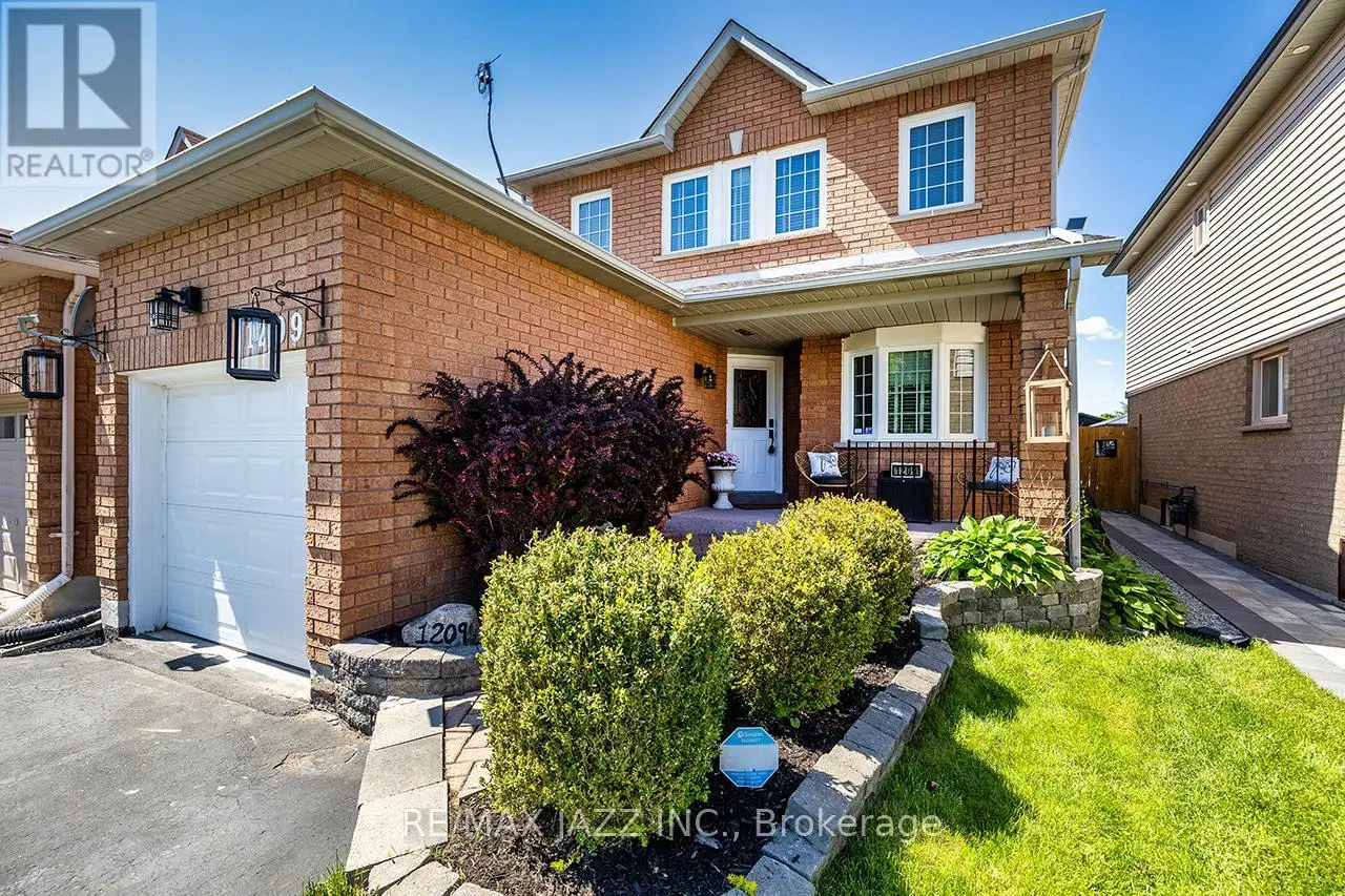 1209 Beaver Valley Crescent, Oshawa, Ontario  L1J 8N1 - Photo 1 - E12178067
