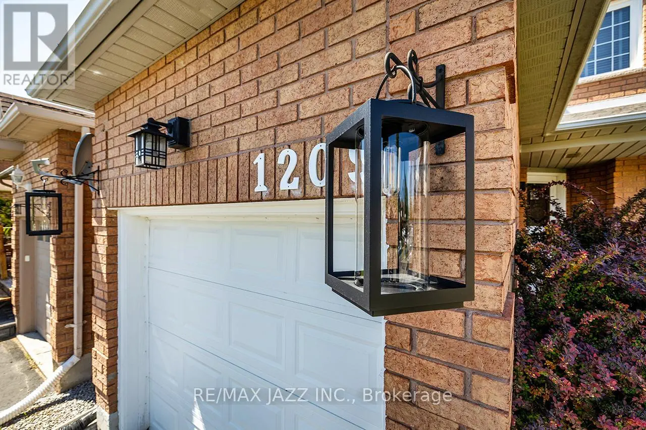 1209 Beaver Valley Crescent, Oshawa, Ontario  L1J 8N1 - Photo 2 - E12178067