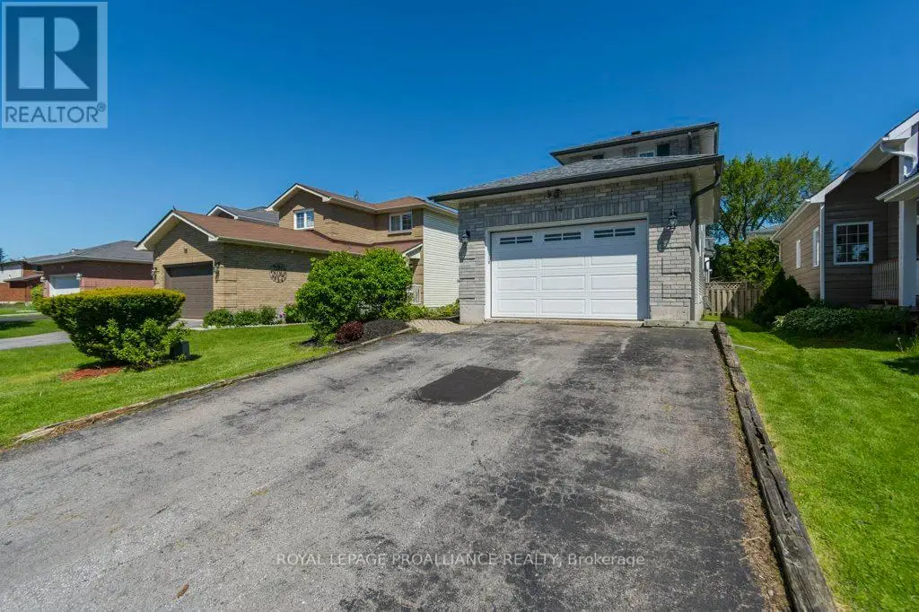 14 Sherwood Crescent, Belleville, Ontario  K8P 5G1 - Photo 2 - X12178704