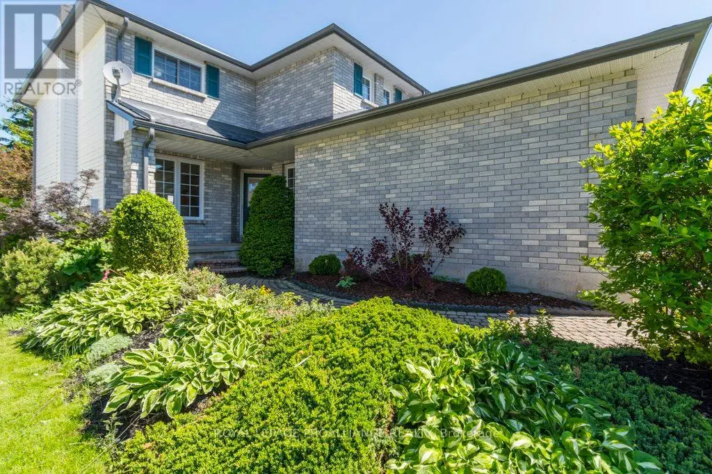 14 Sherwood Crescent, Belleville, Ontario  K8P 5G1 - Photo 3 - X12178704
