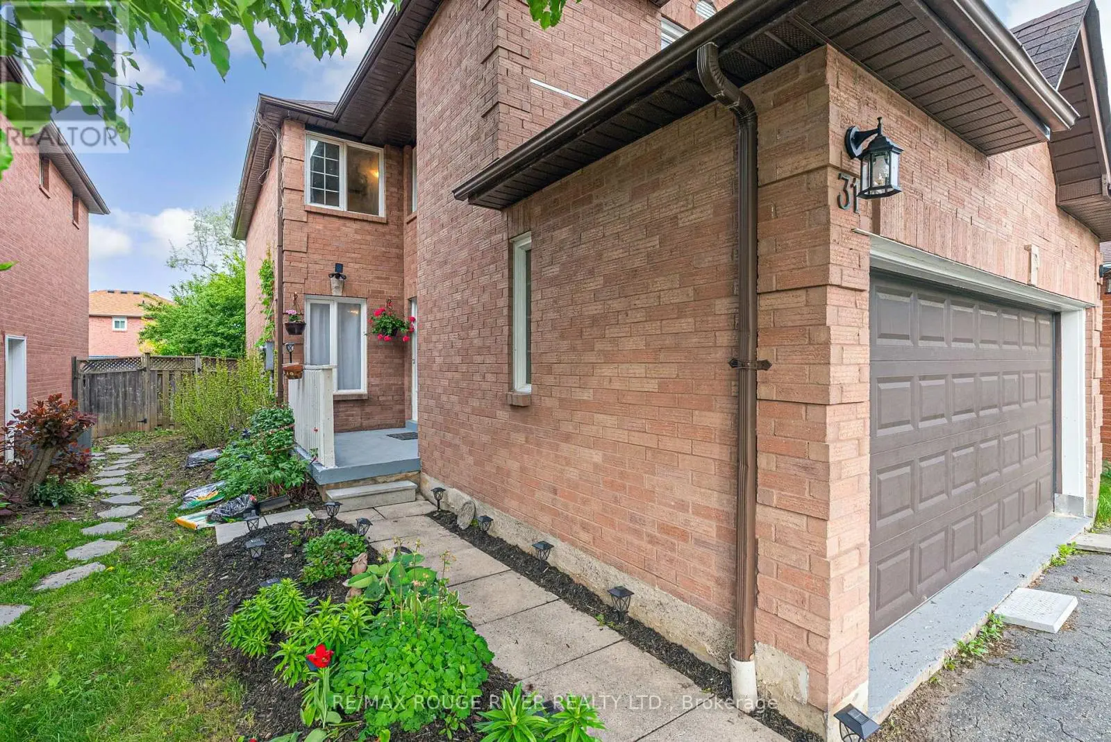 31 Sharp Crescent, Ajax, Ontario  L1T 3R1 - Photo 2 - E12179901