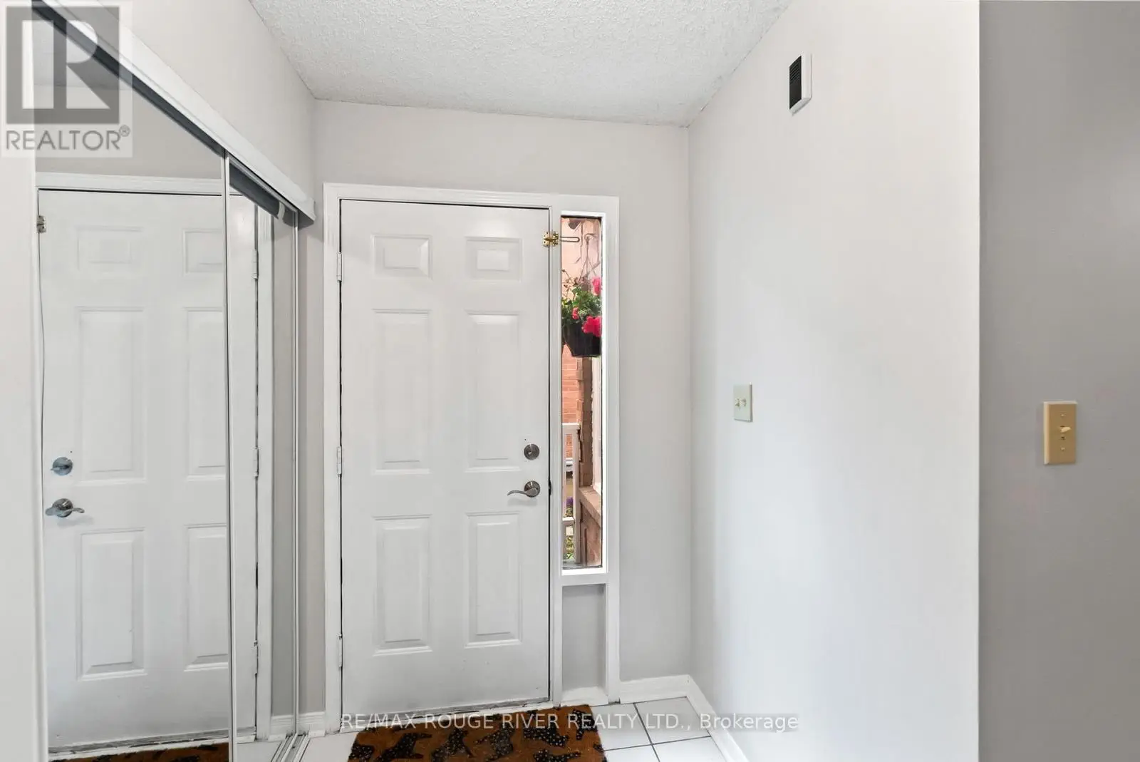 31 Sharp Crescent, Ajax, Ontario  L1T 3R1 - Photo 3 - E12179901