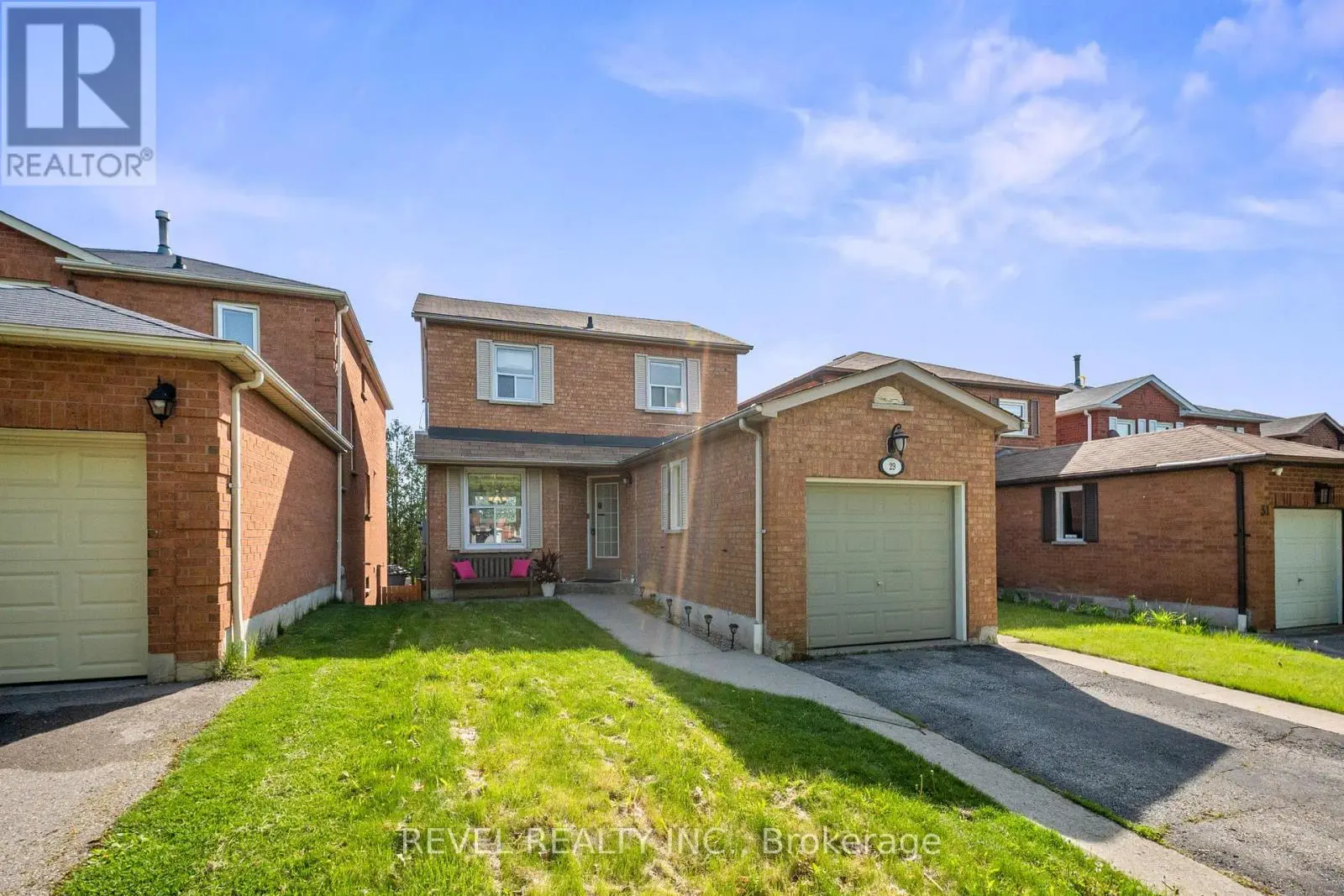 29 Fernbank Place, Whitby, Ontario  L1R 1S9 - Photo 1 - E12180644