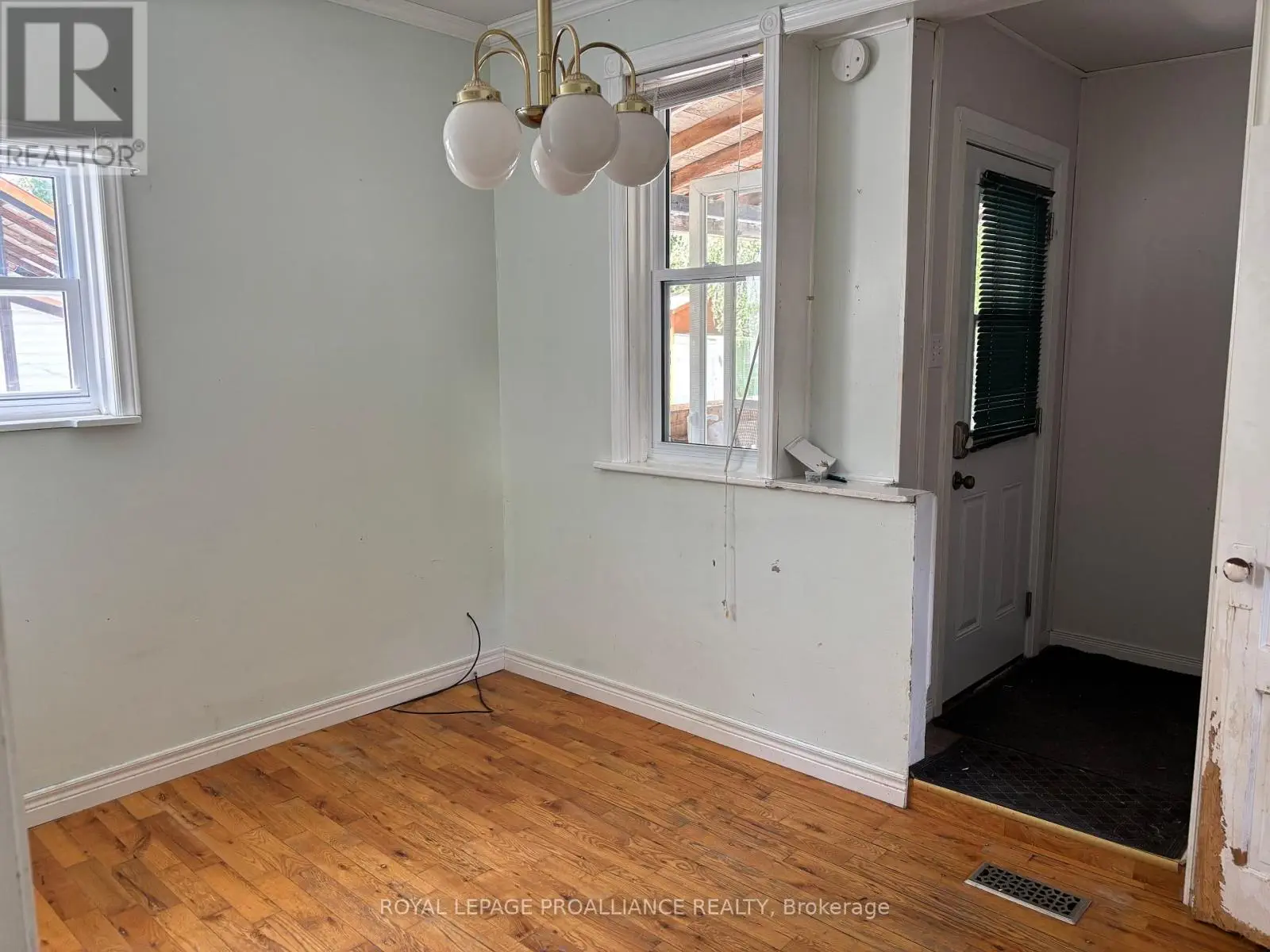 589 Aylmer Street N, Peterborough Central, Ontario  K9H 3W8 - Photo 3 - X12180688