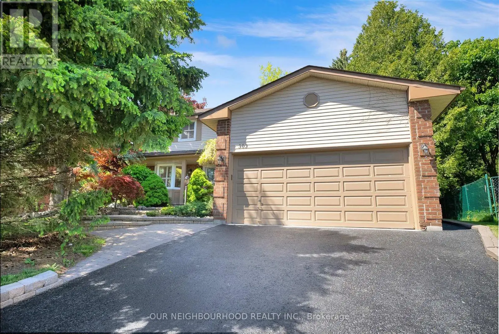303 Cumberland Court, Oshawa, Ontario  L1H 8E7 - Photo 1 - E12181054