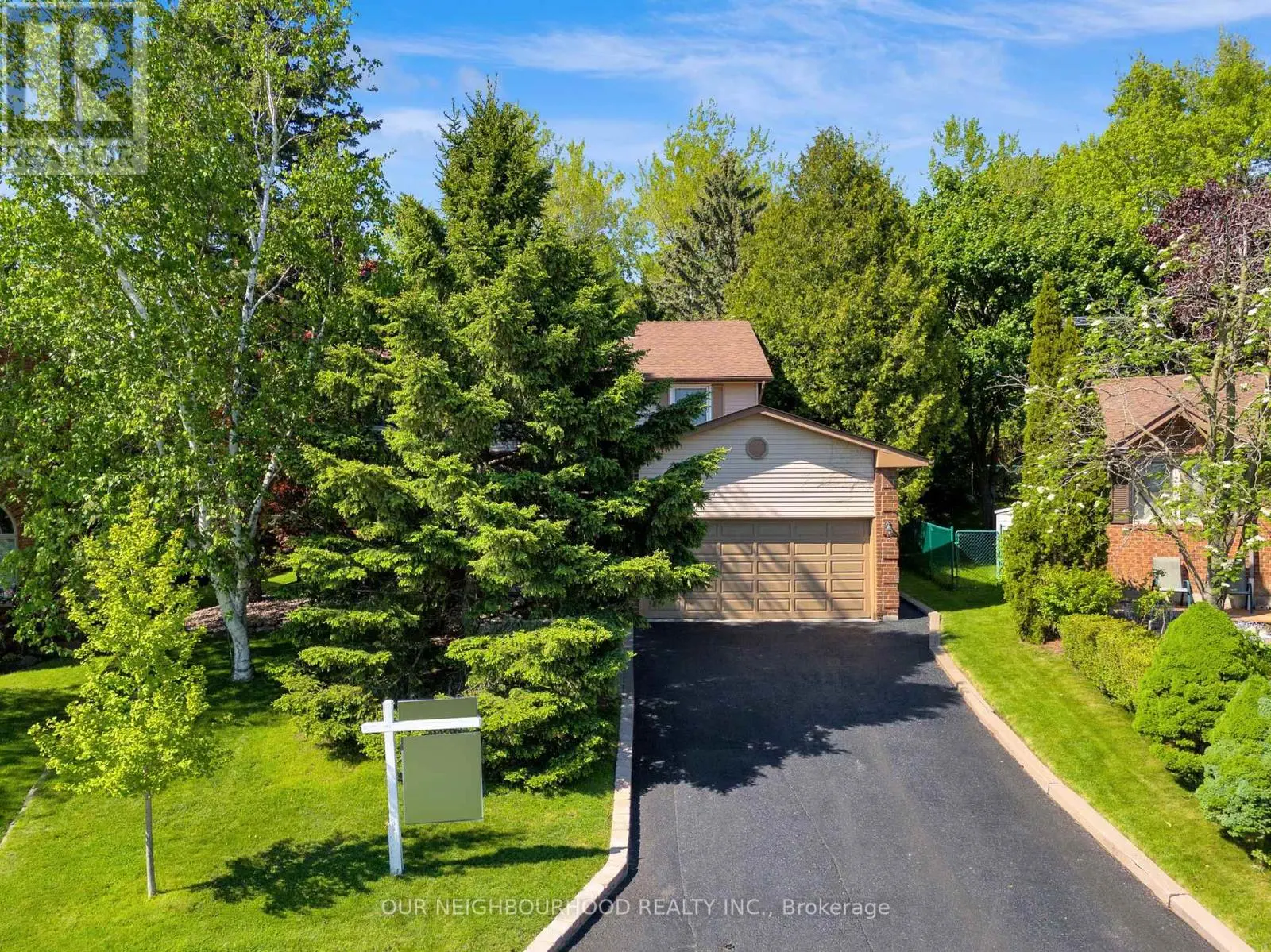 303 Cumberland Court, Oshawa, Ontario  L1H 8E7 - Photo 2 - E12181054