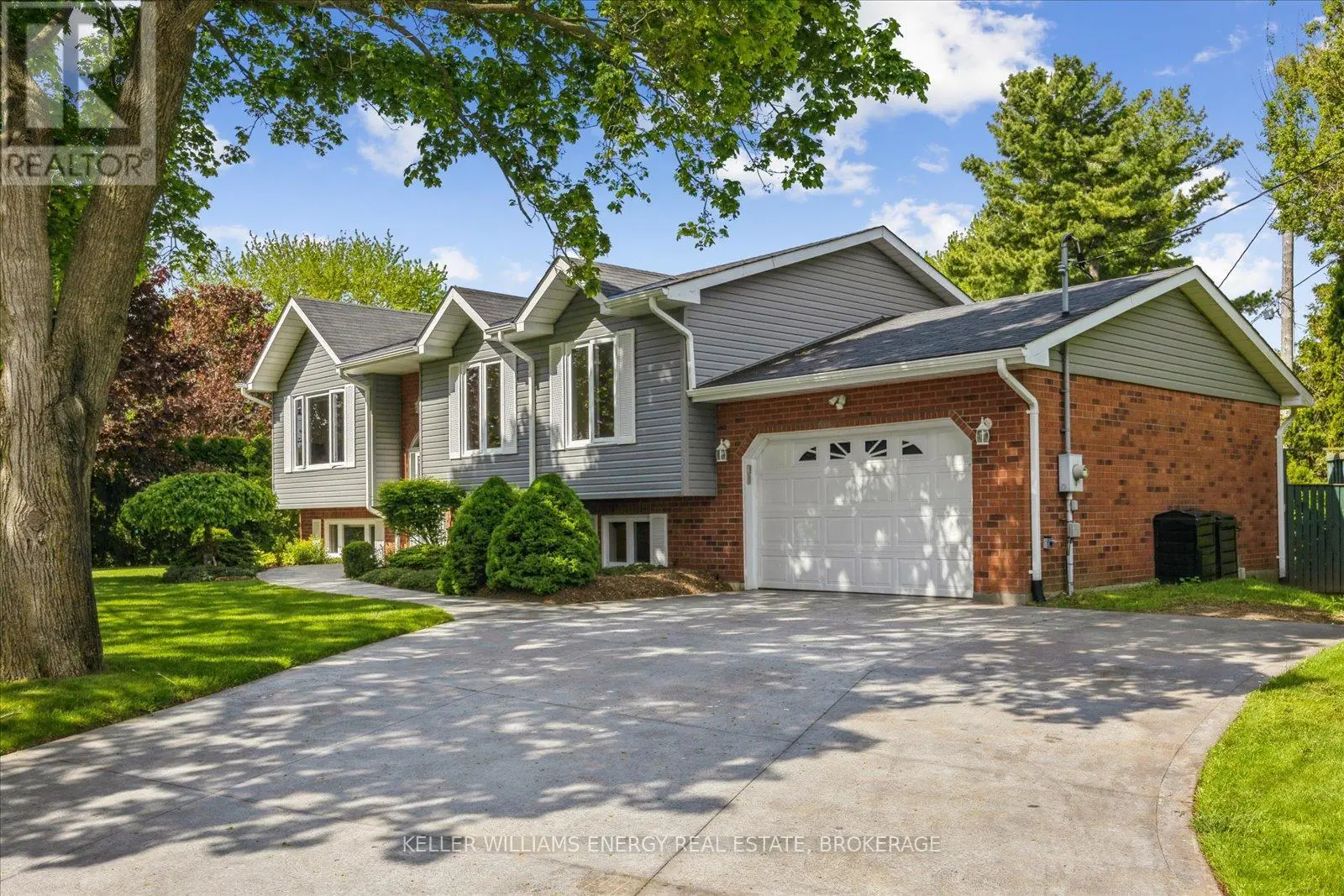 2 Moore Drive, Port Hope, Ontario  L1A 2E6 - Photo 2 - X12180860