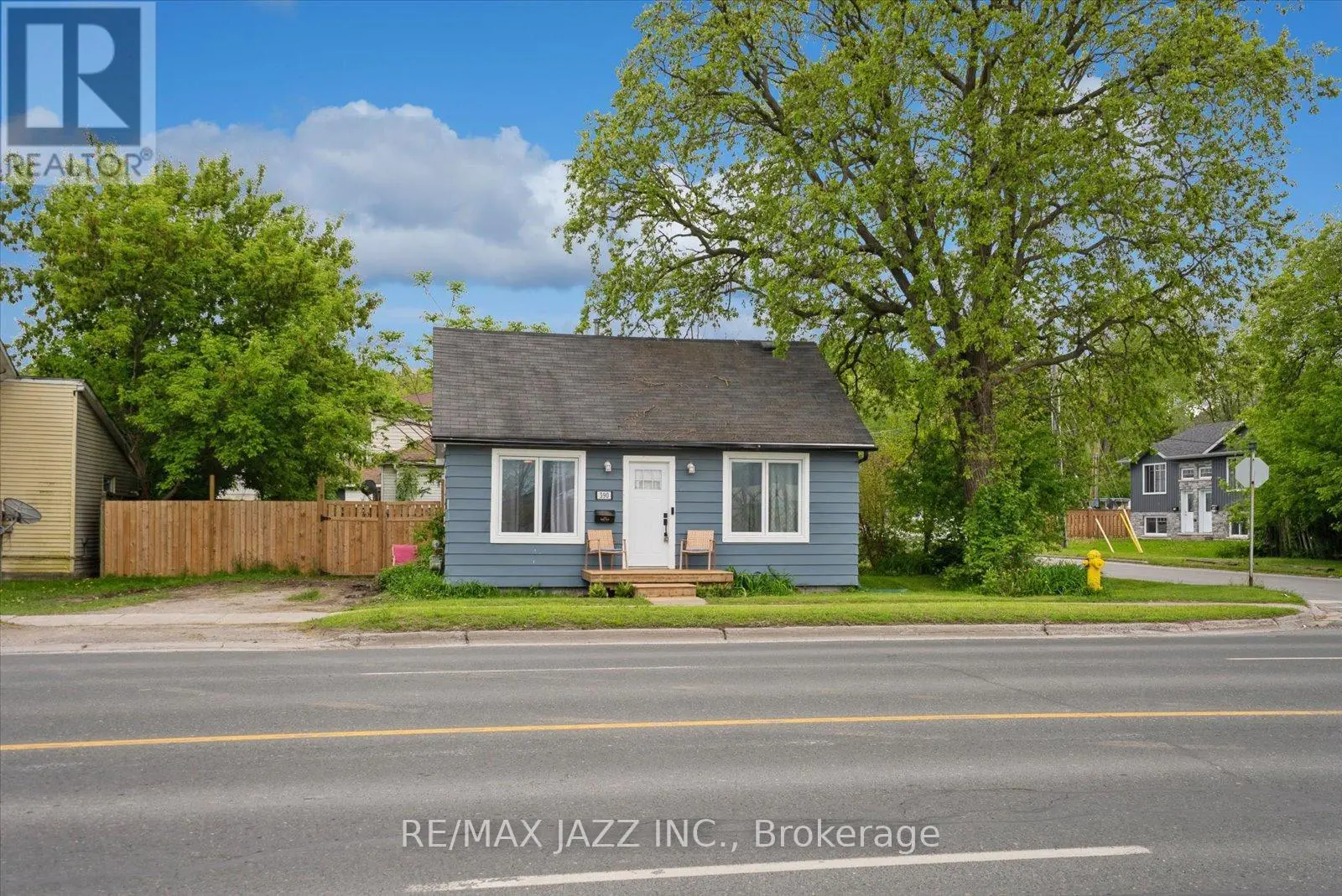 390 Front Street, Quinte West, Ontario  K8V 4P8 - Photo 1 - X12181031