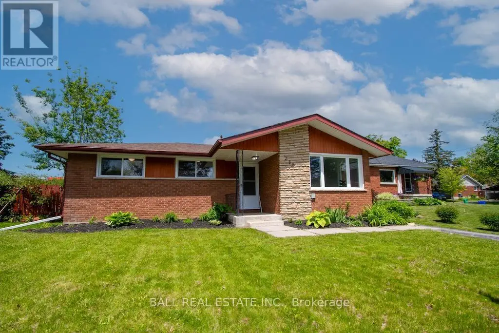 286 Sunset Boulevard, Peterborough North, Ontario  K9H 5L3 - Photo 2 - X12181365