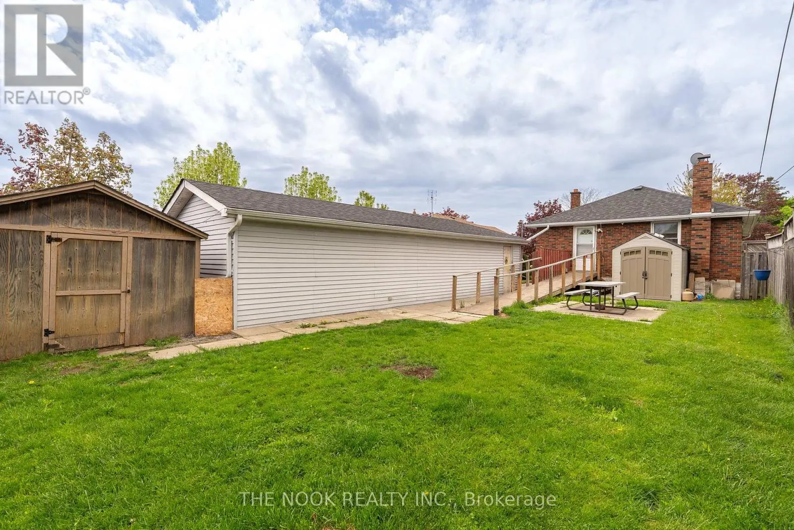 1145 Cloverdale Street, Oshawa, Ontario  L1H 4E5 - Photo 3 - E12181908