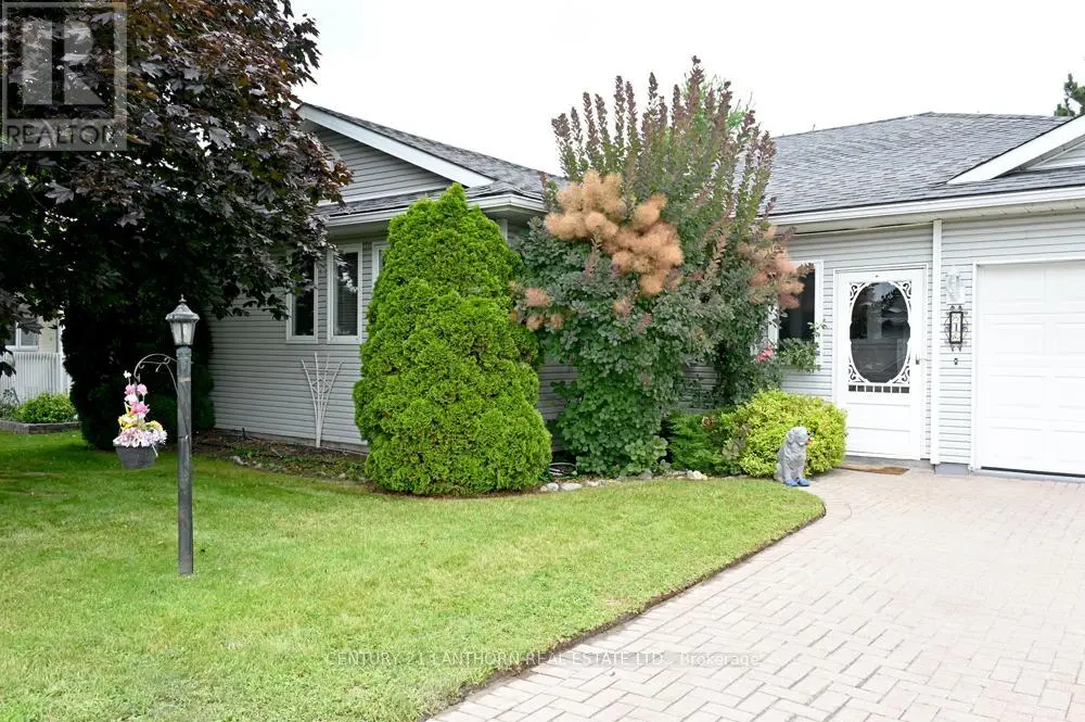 1 Reynolds Place N, Prince Edward County, Ontario  K0K 3L0 - Photo 1 - X12182947