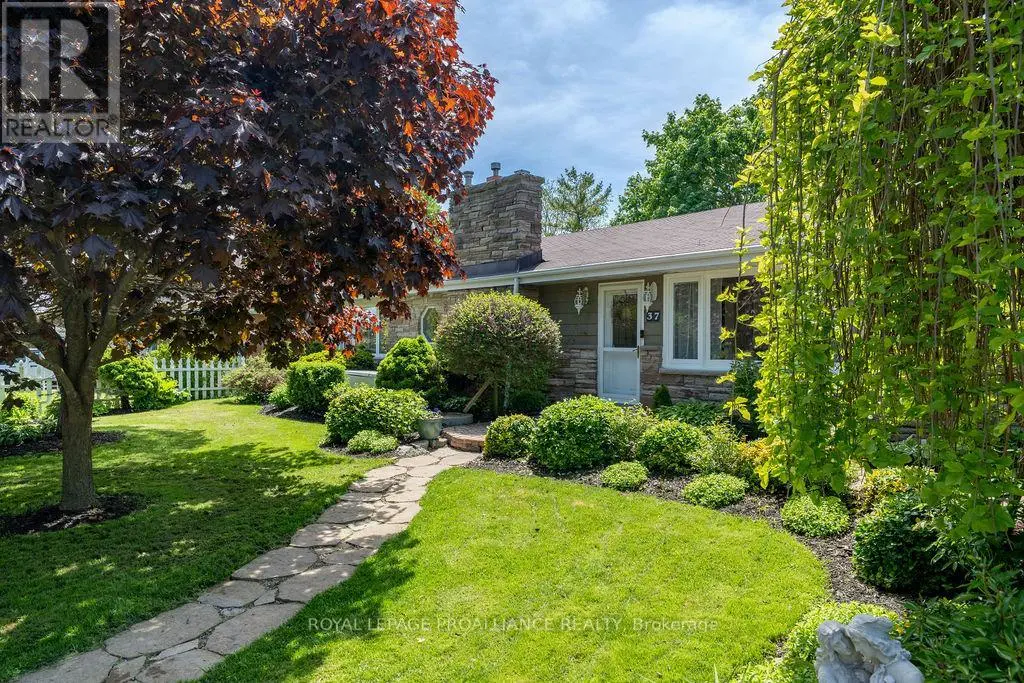 37 Bird Crescent, Belleville, Ontario  K8N 4Z5 - Photo 1 - X12183416