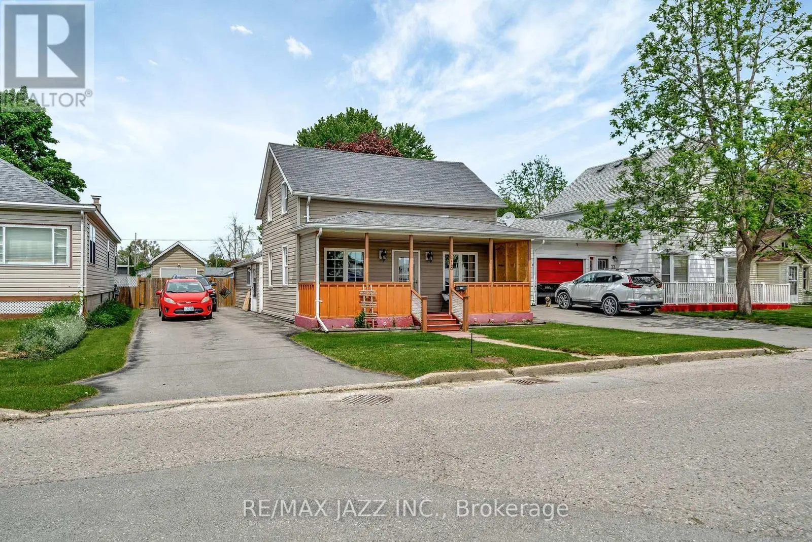 18 College Street, Quinte West, Ontario  K8V 1P7 - Photo 2 - X12183574