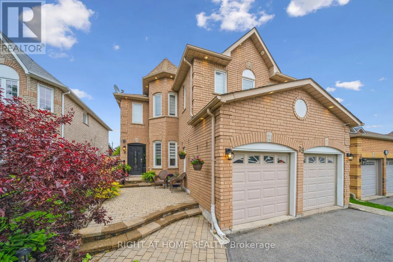 25 Mcivor Street, Whitby, Ontario  L1R 2L7 - Photo 1 - E12181940