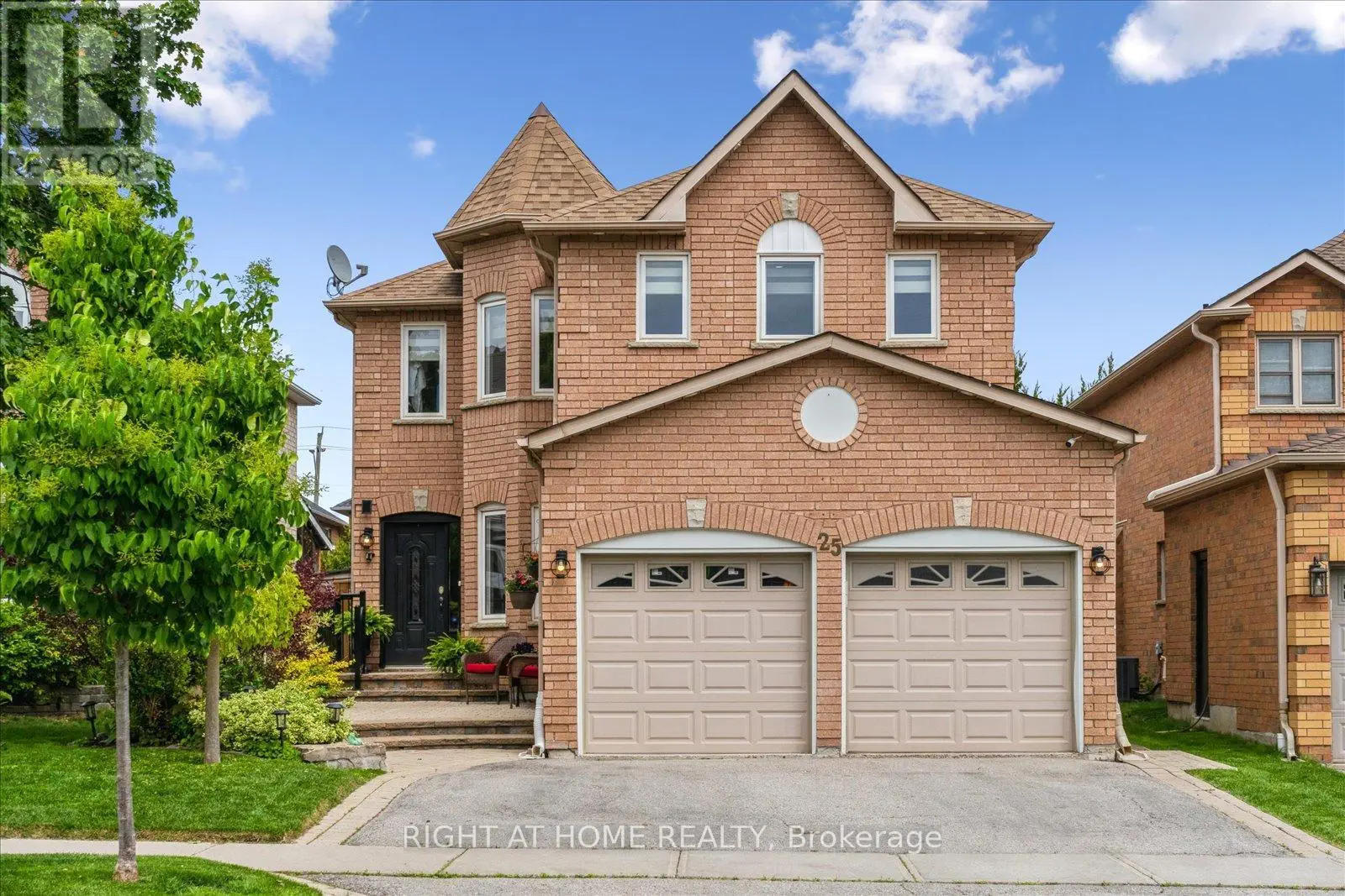25 Mcivor Street, Whitby, Ontario  L1R 2L7 - Photo 2 - E12181940