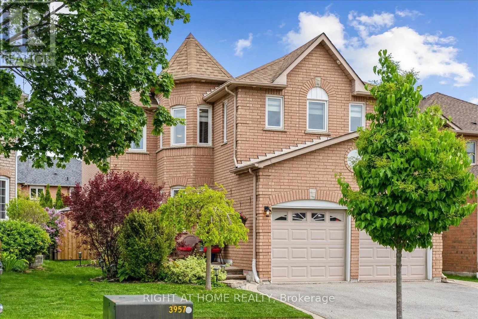 25 Mcivor Street, Whitby, Ontario  L1R 2L7 - Photo 3 - E12181940