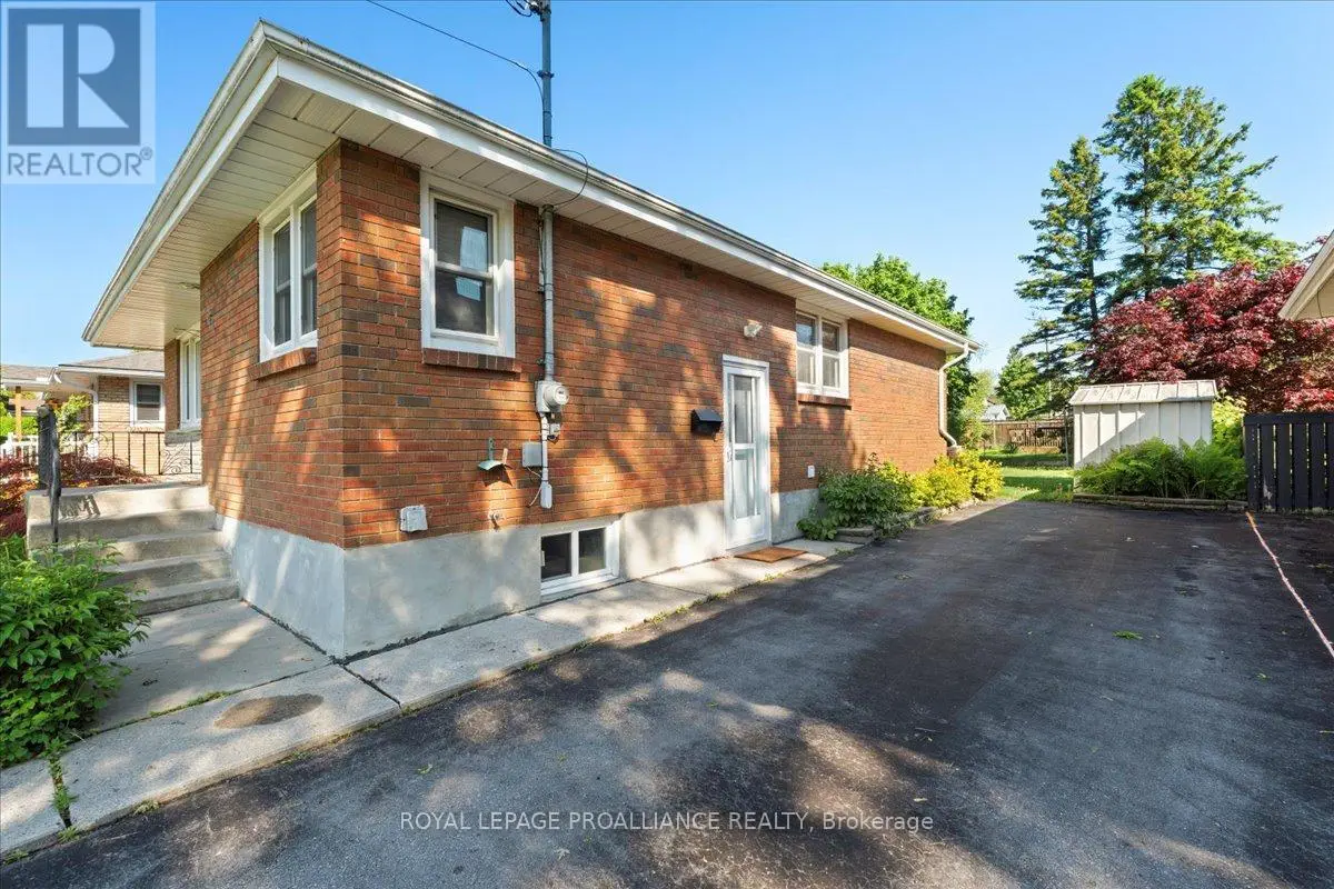 64 Southview Avenue, Belleville, Ontario  K8N 2J5 - Photo 3 - X12184070