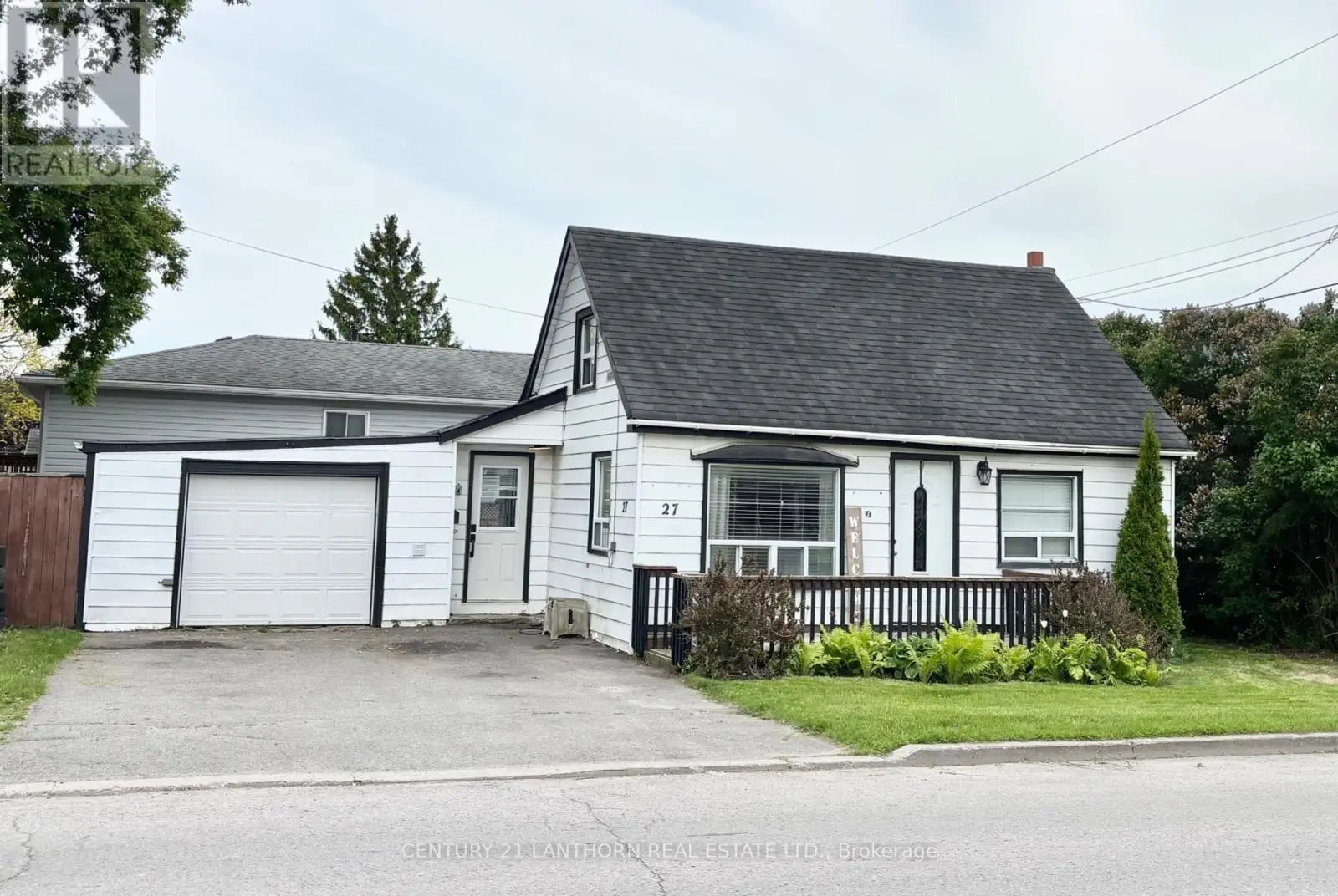 27 North Murray Street, Quinte West, Ontario  K8V 2E2 - Photo 2 - X12184847