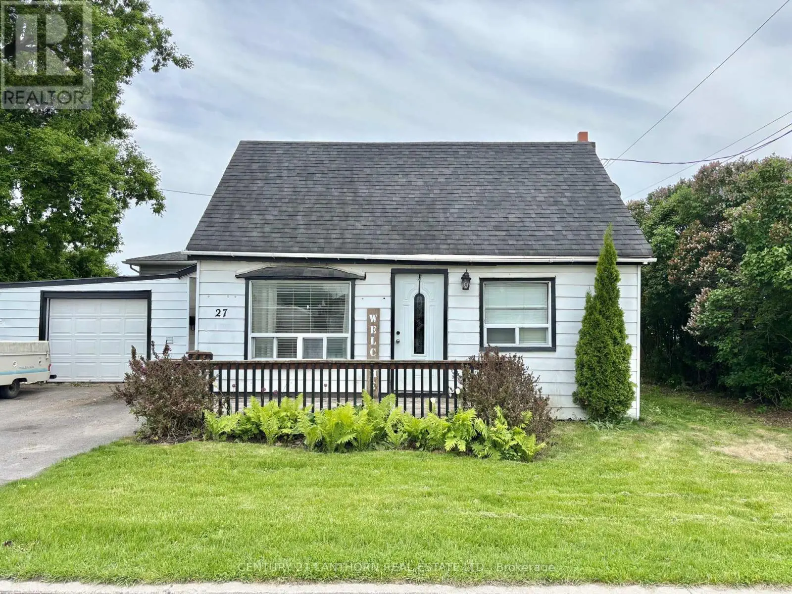 27 North Murray Street, Quinte West, Ontario  K8V 2E2 - Photo 3 - X12184847