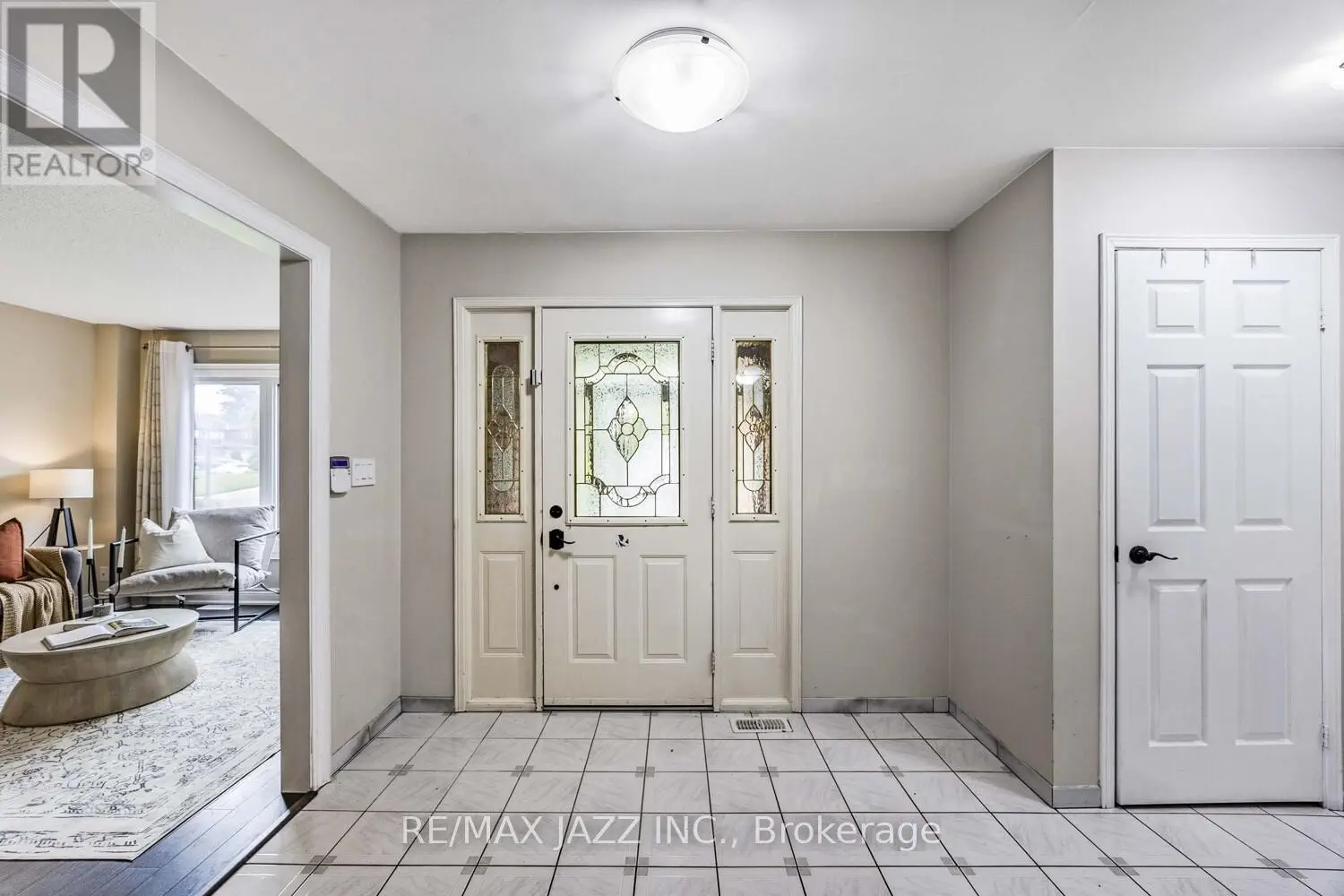 817 Nevada Court, Oshawa, Ontario  L1J 7V4 - Photo 3 - E12185718
