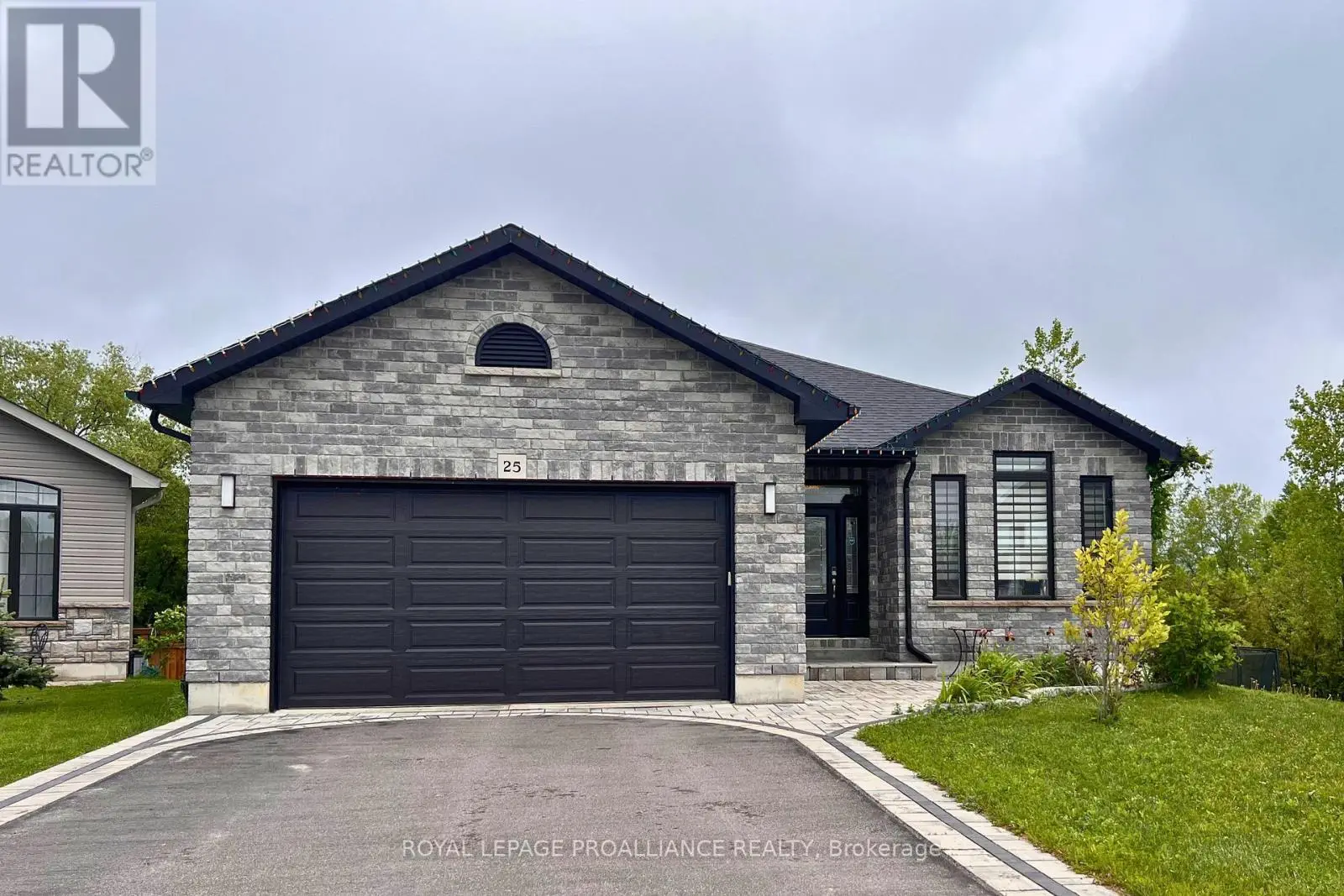 25 Brookfield Crescent, Quinte West, Ontario  K8V 0H9 - Photo 1 - X12185815