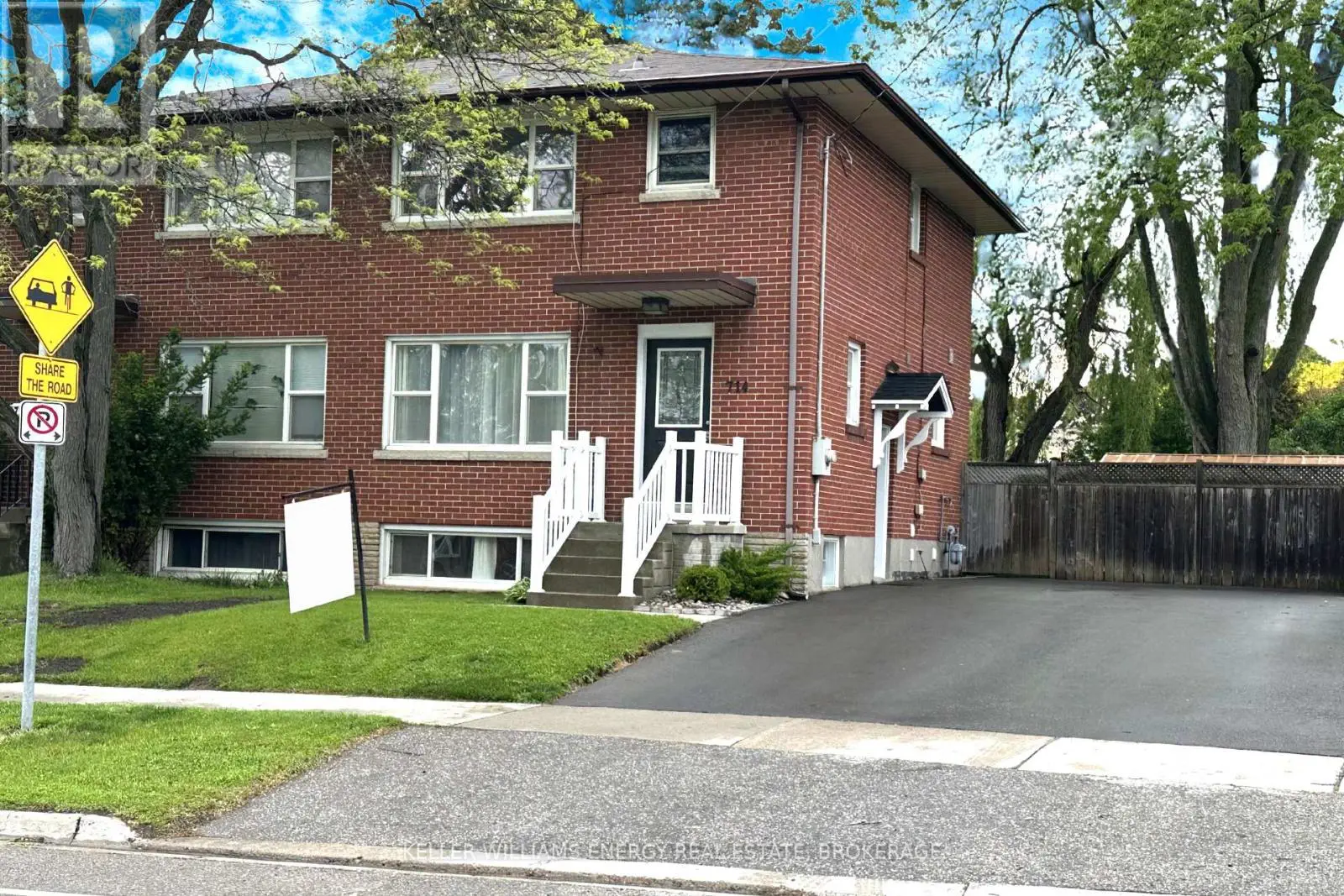 714 Dunlop Street W, Whitby, Ontario  L1N 1V6 - Photo 1 - E12055600