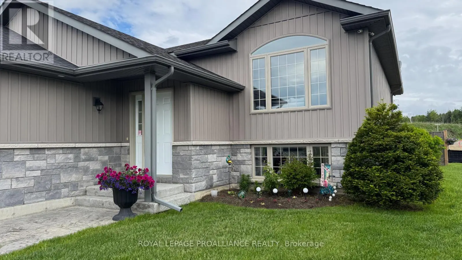 17 Pier Drive, Brighton, Ontario  K0K 1H0 - Photo 2 - X12047571