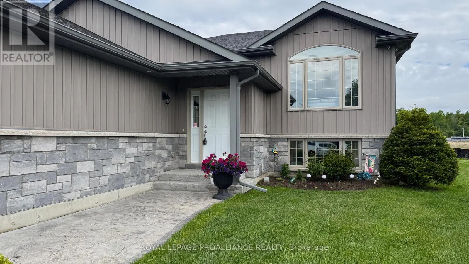 17 Pier Drive, Brighton, Ontario  K0K 1H0 - Photo 3 - X12047571
